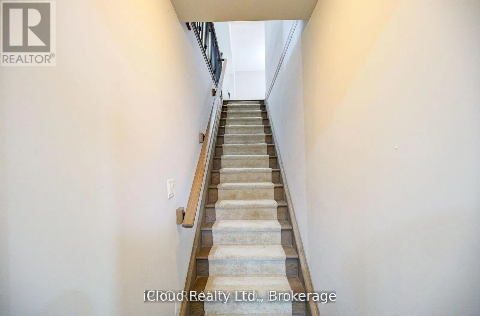 111 SUNSET HILLS CRESCENT