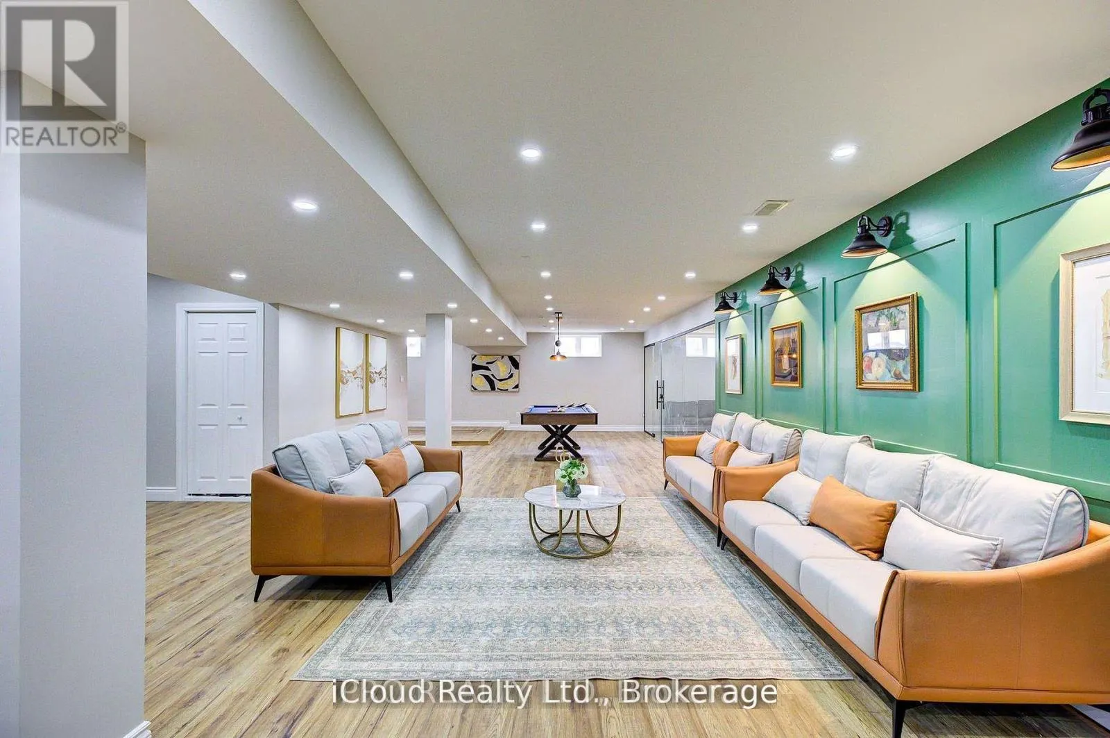 111 SUNSET HILLS CRESCENT