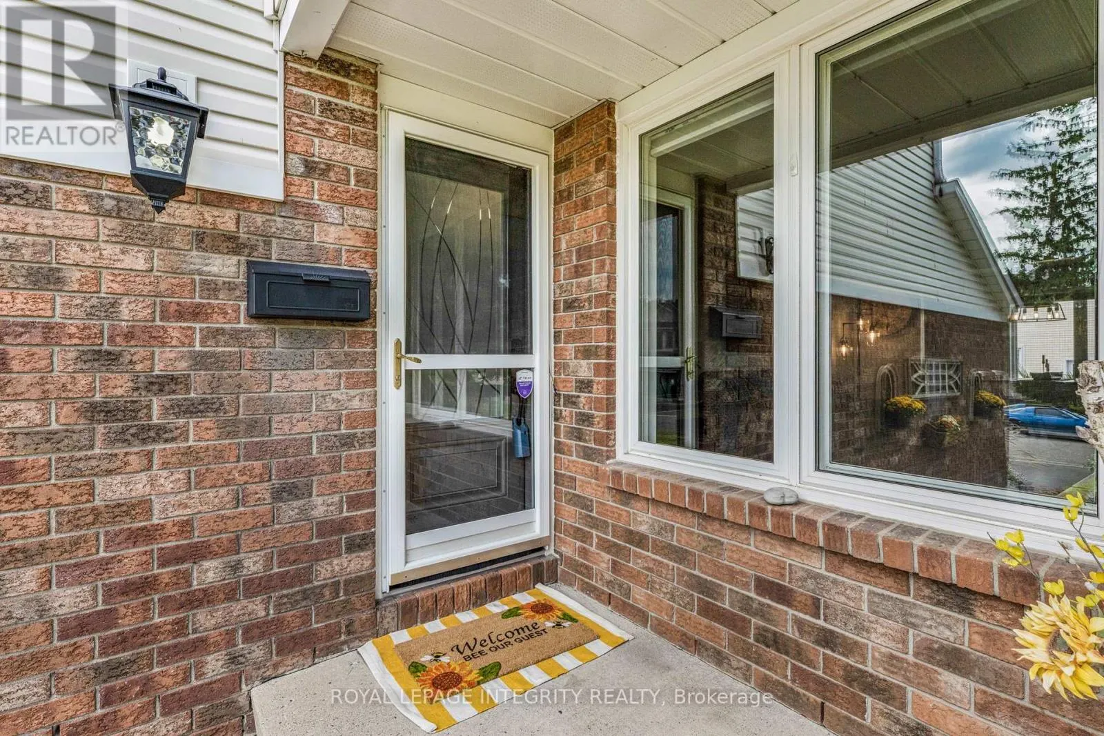 589 POCONO CRESCENT