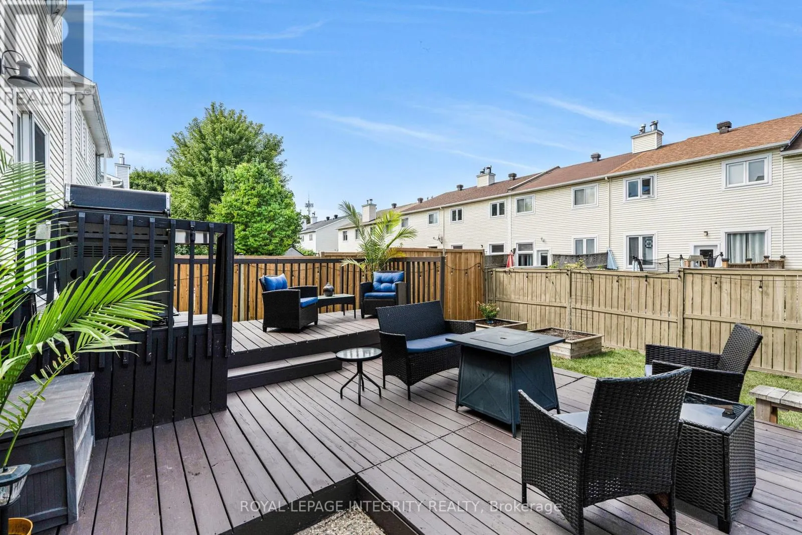 589 POCONO CRESCENT