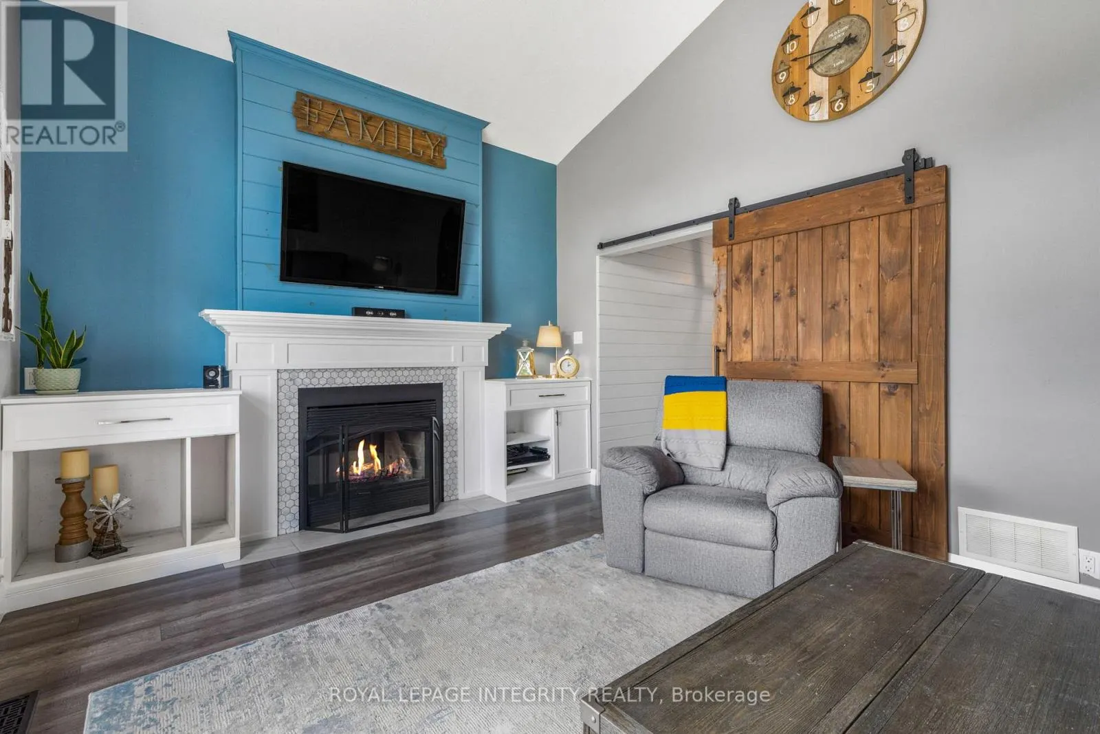 589 POCONO CRESCENT
