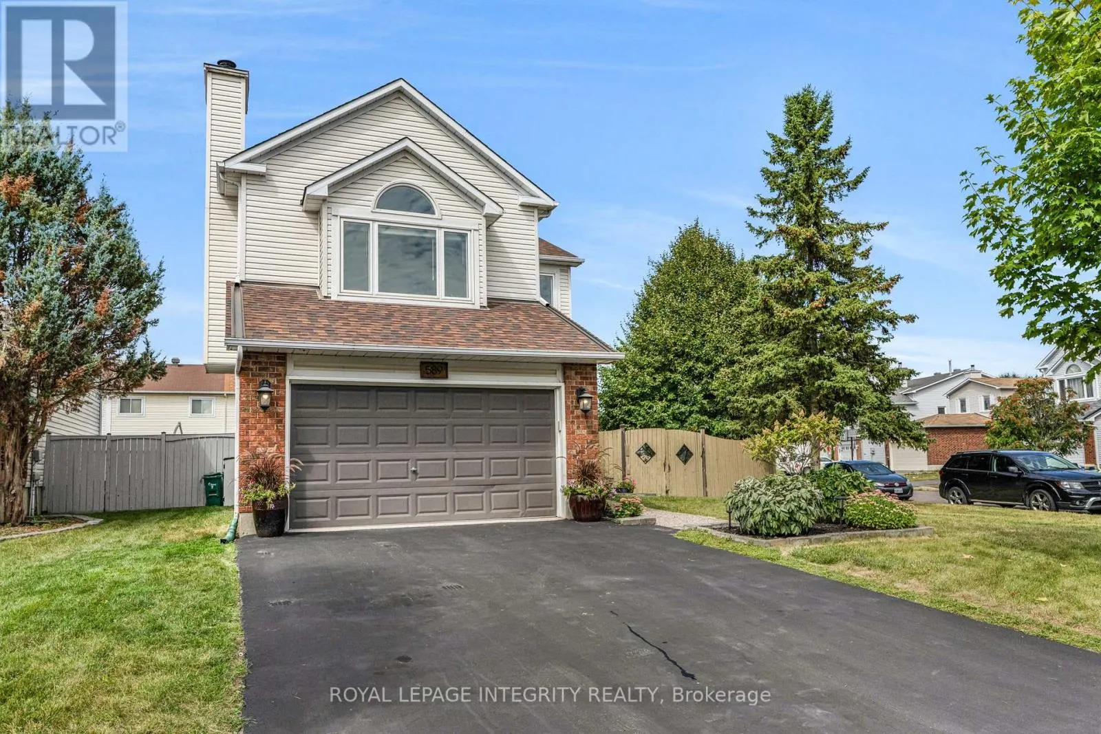 589 POCONO CRESCENT