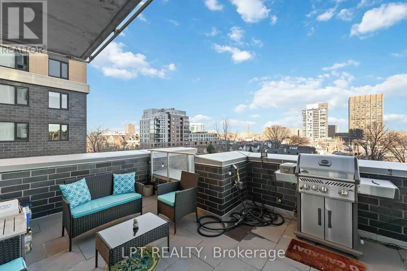 307 - 111 CHAMPAGNE AVENUE S