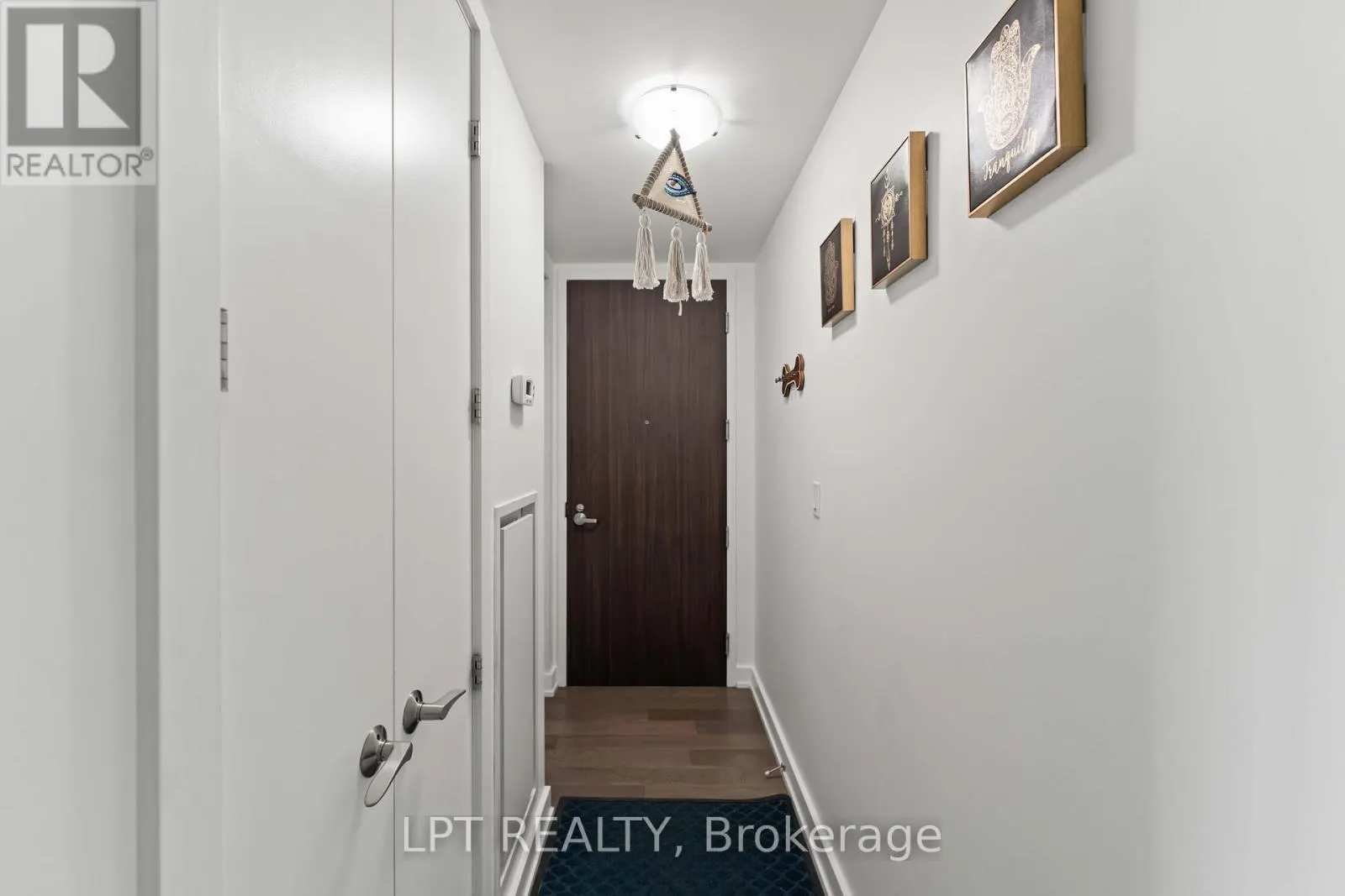 307 - 111 CHAMPAGNE AVENUE S
