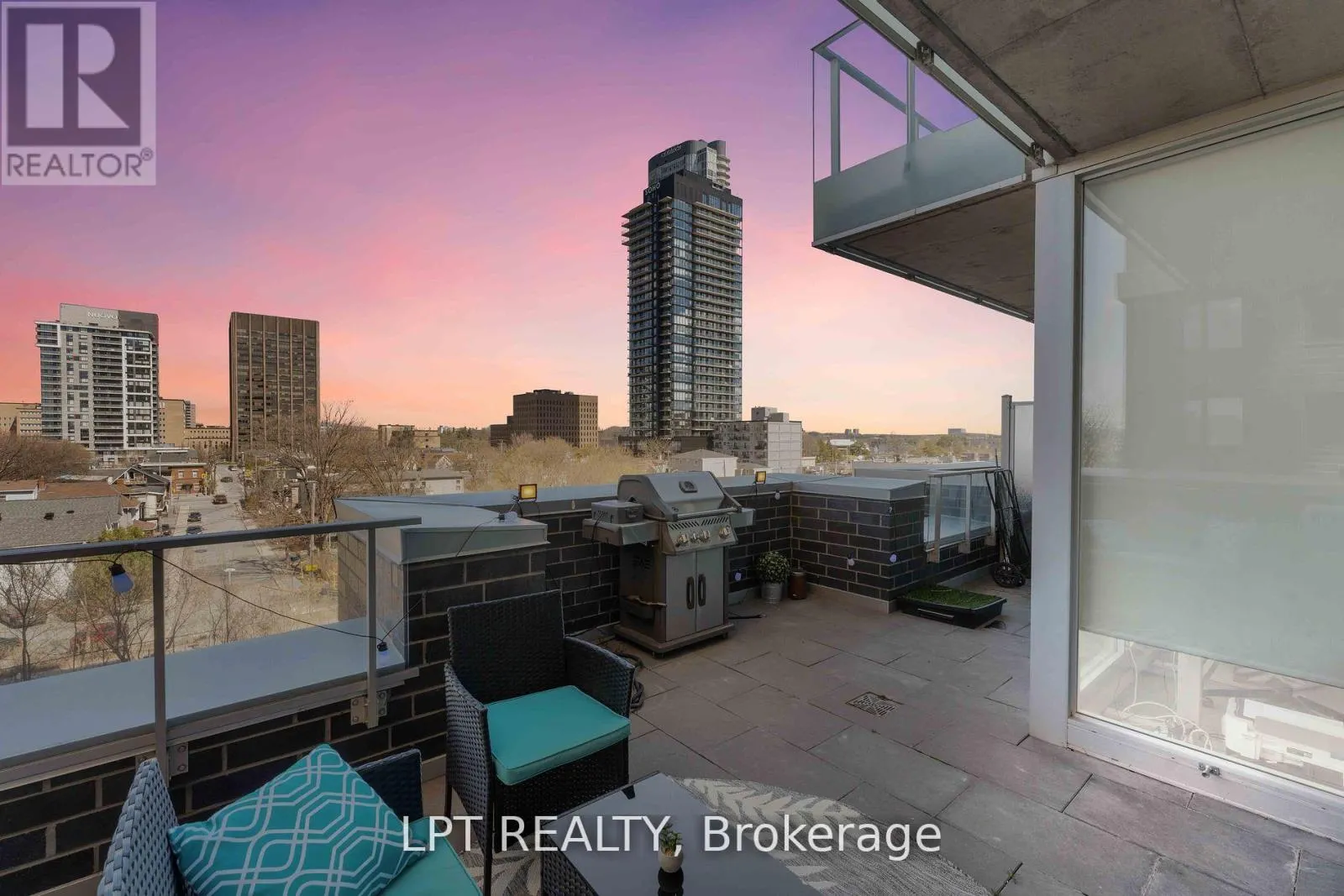 307 - 111 CHAMPAGNE AVENUE S