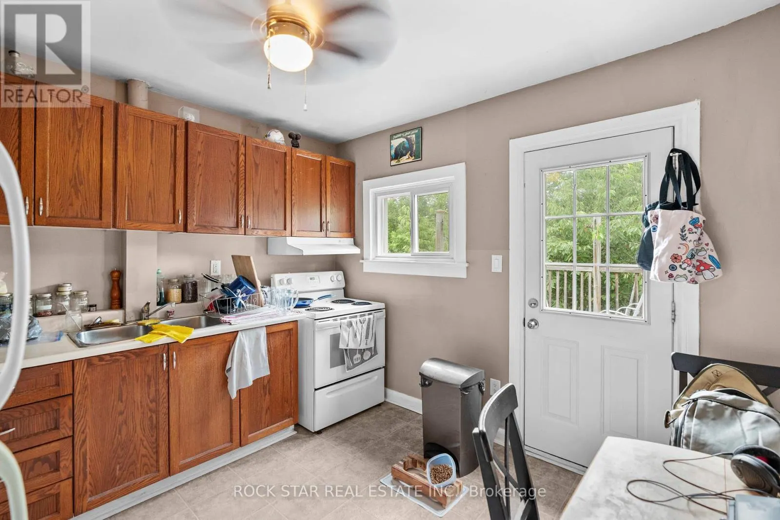 77 BARTON STREET E