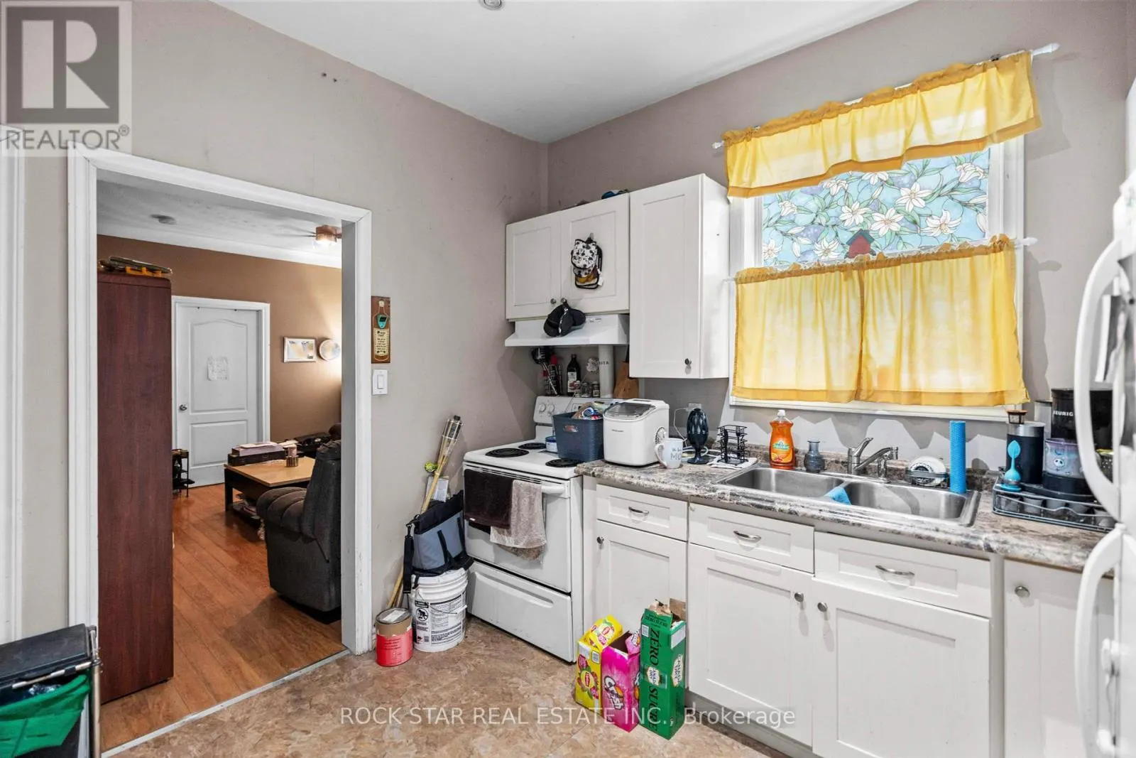 77 BARTON STREET E