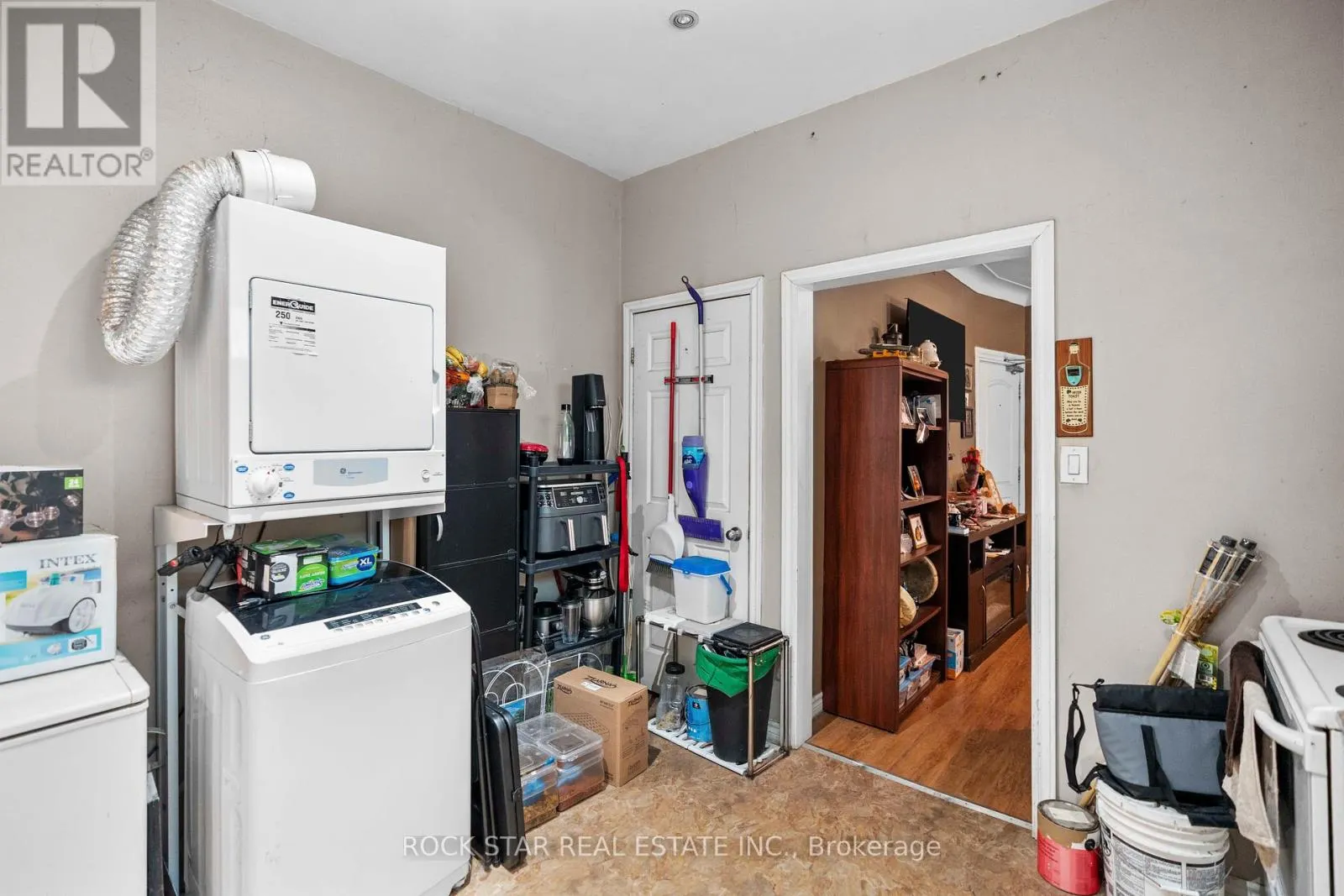 77 BARTON STREET E