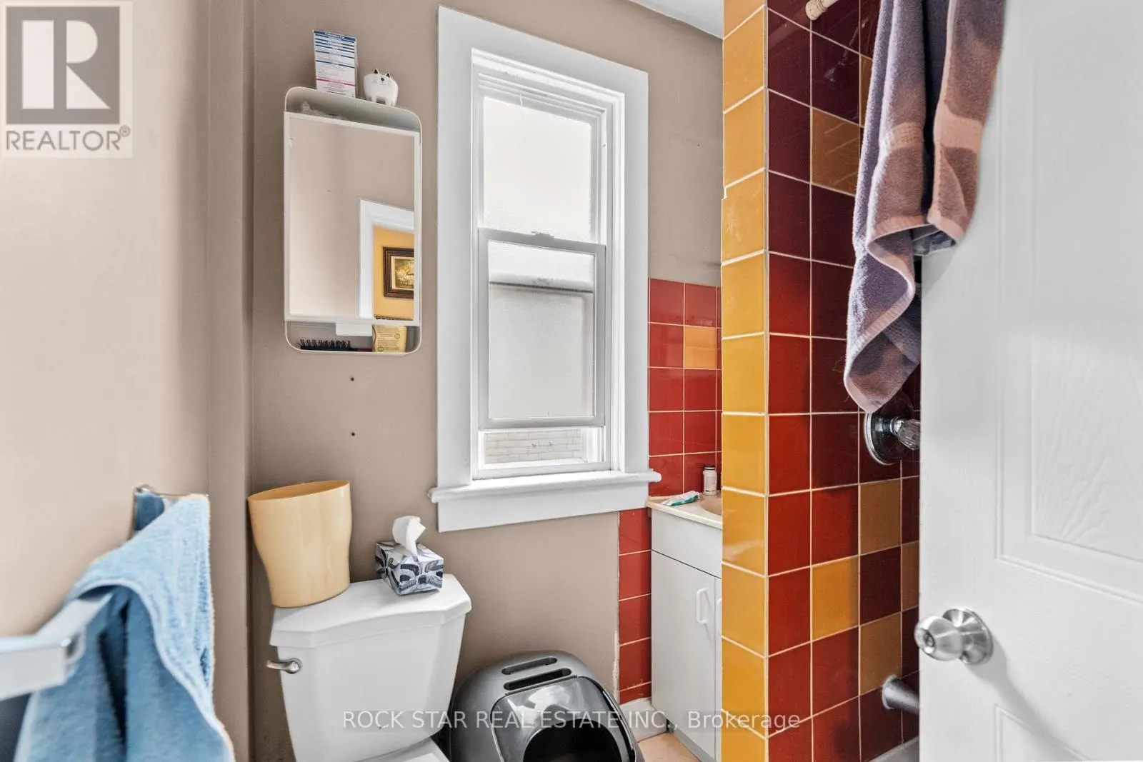 77 BARTON STREET E