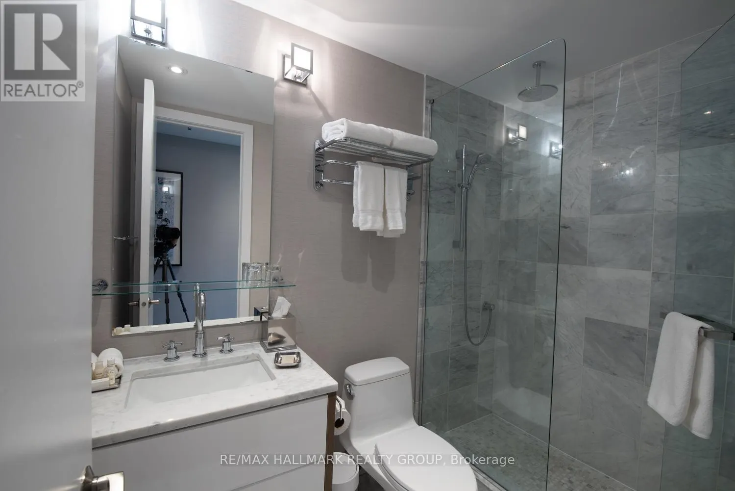 1111 - 300 LISGAR STREET