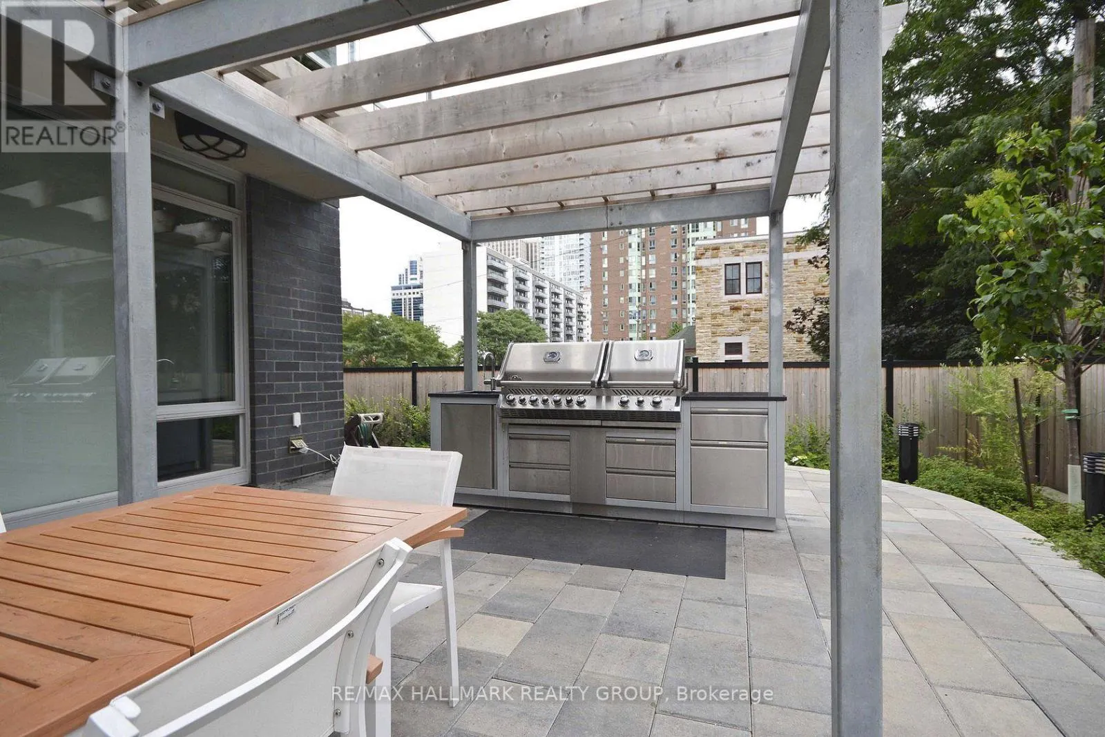 1111 - 300 LISGAR STREET