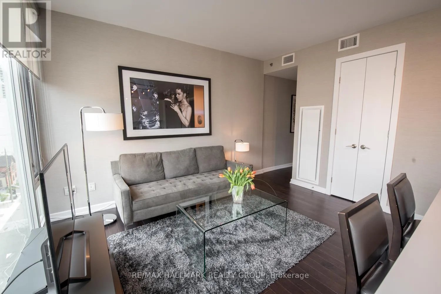 1111 - 300 LISGAR STREET