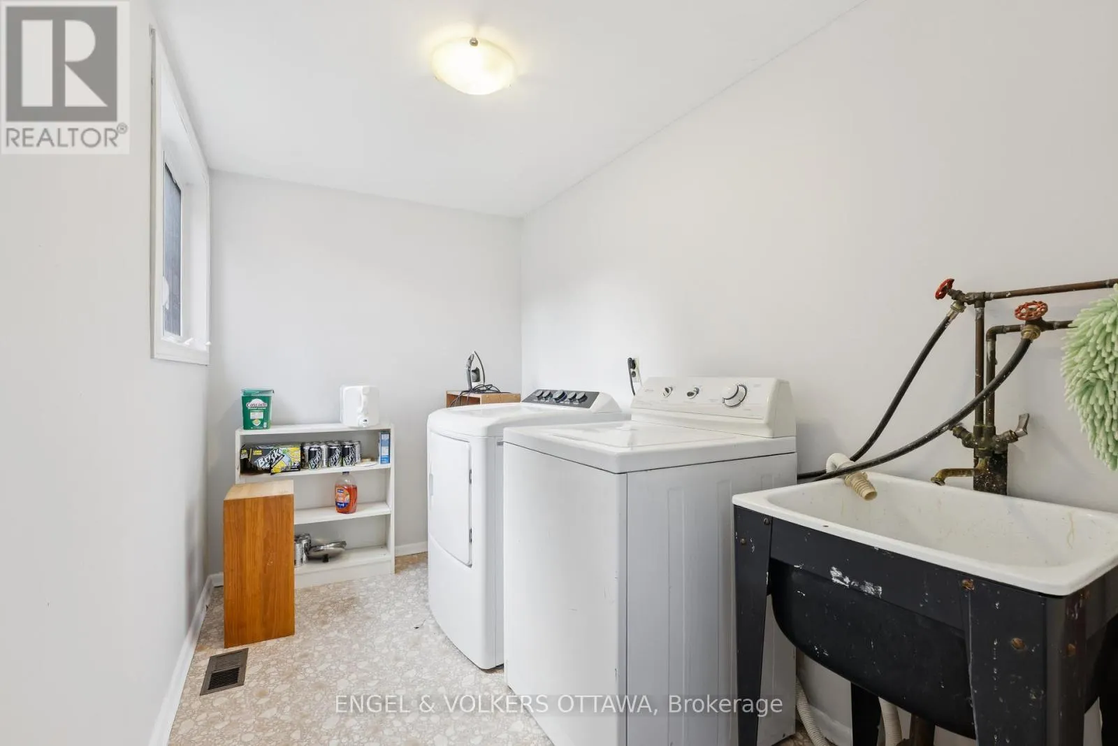 1161 CAMEO DRIVE