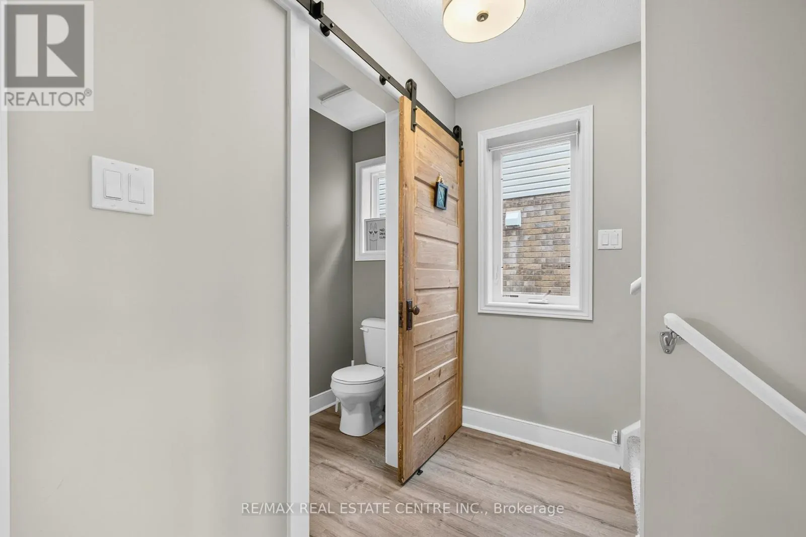 110 OAKES CRESCENT