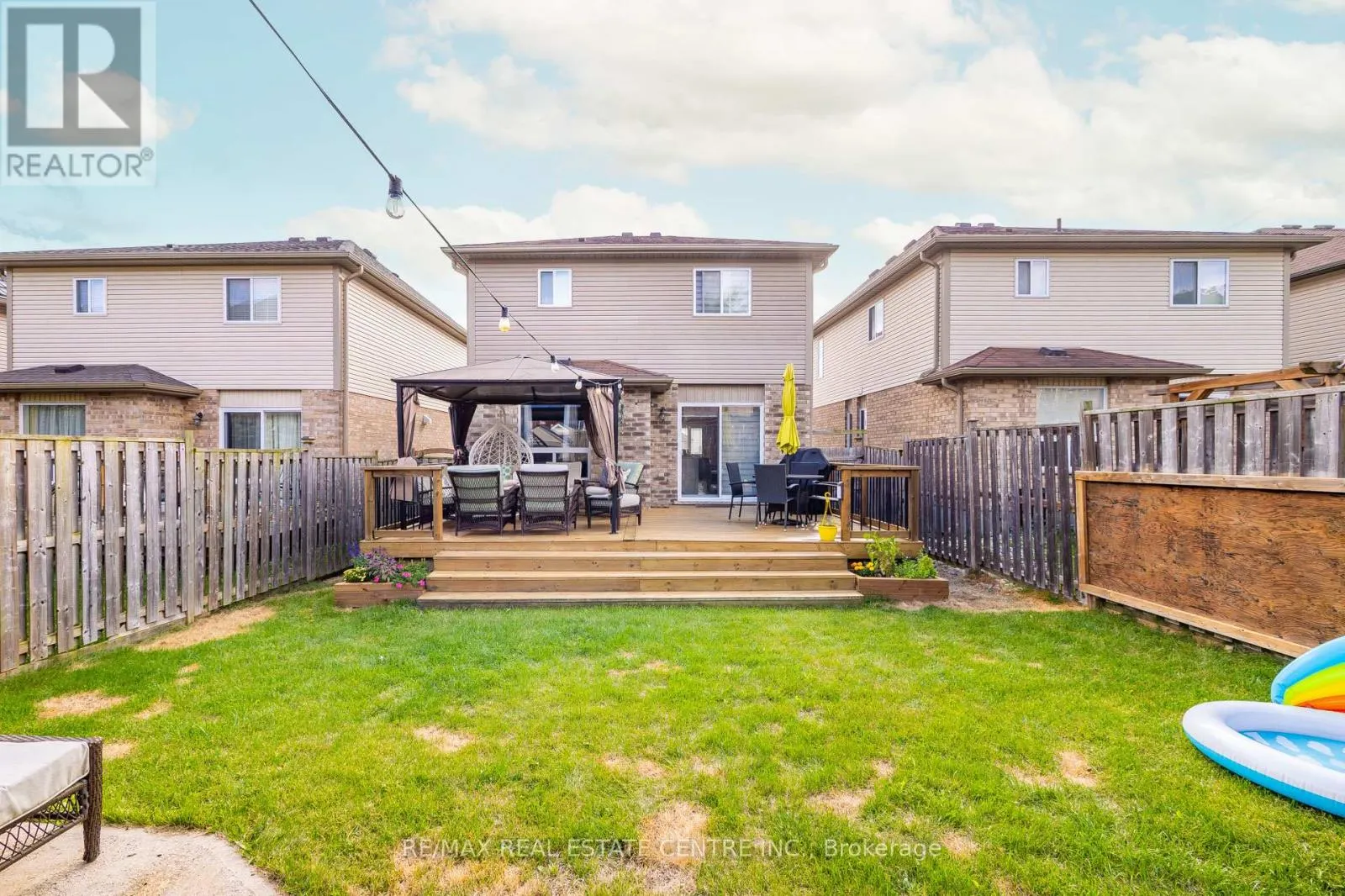 110 OAKES CRESCENT