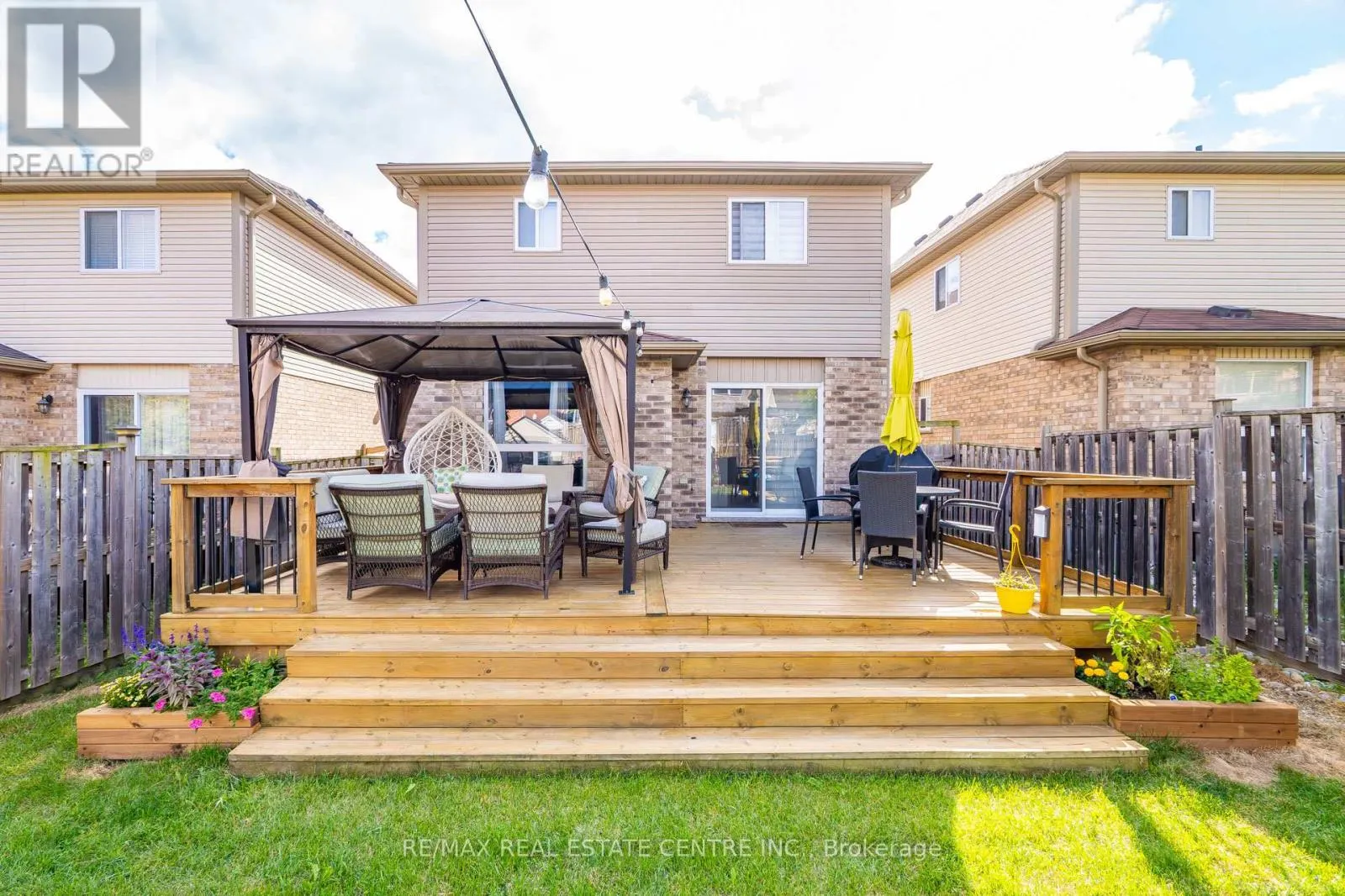 110 OAKES CRESCENT