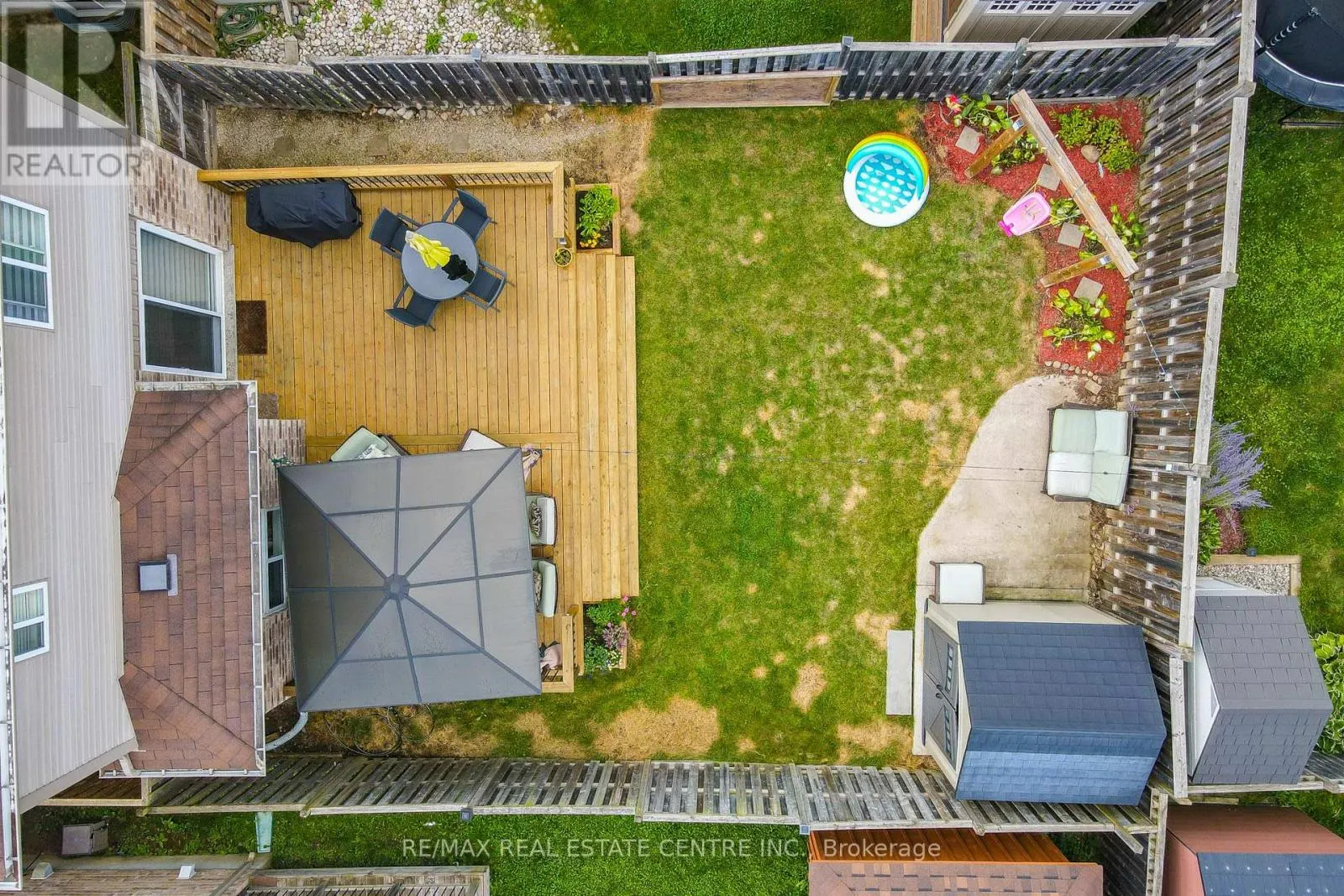 110 OAKES CRESCENT
