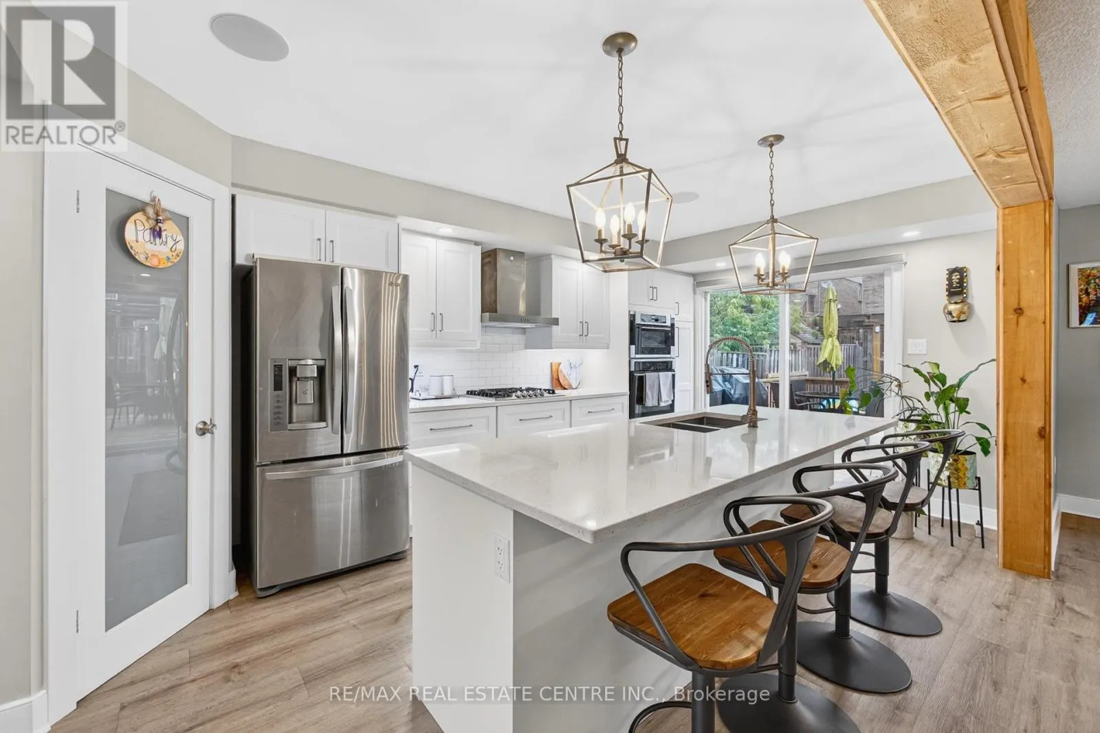 110 OAKES CRESCENT