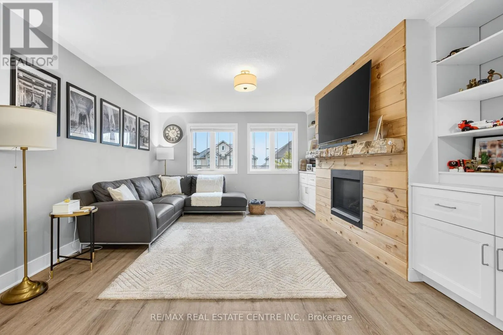 110 OAKES CRESCENT