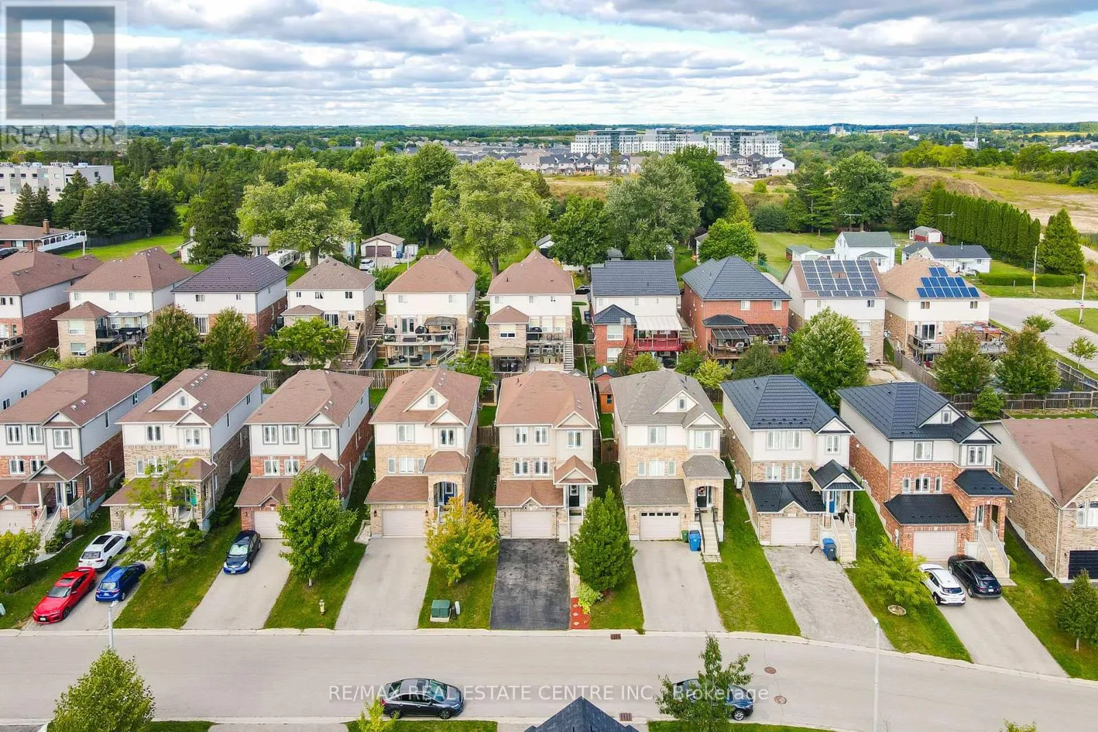 110 OAKES CRESCENT