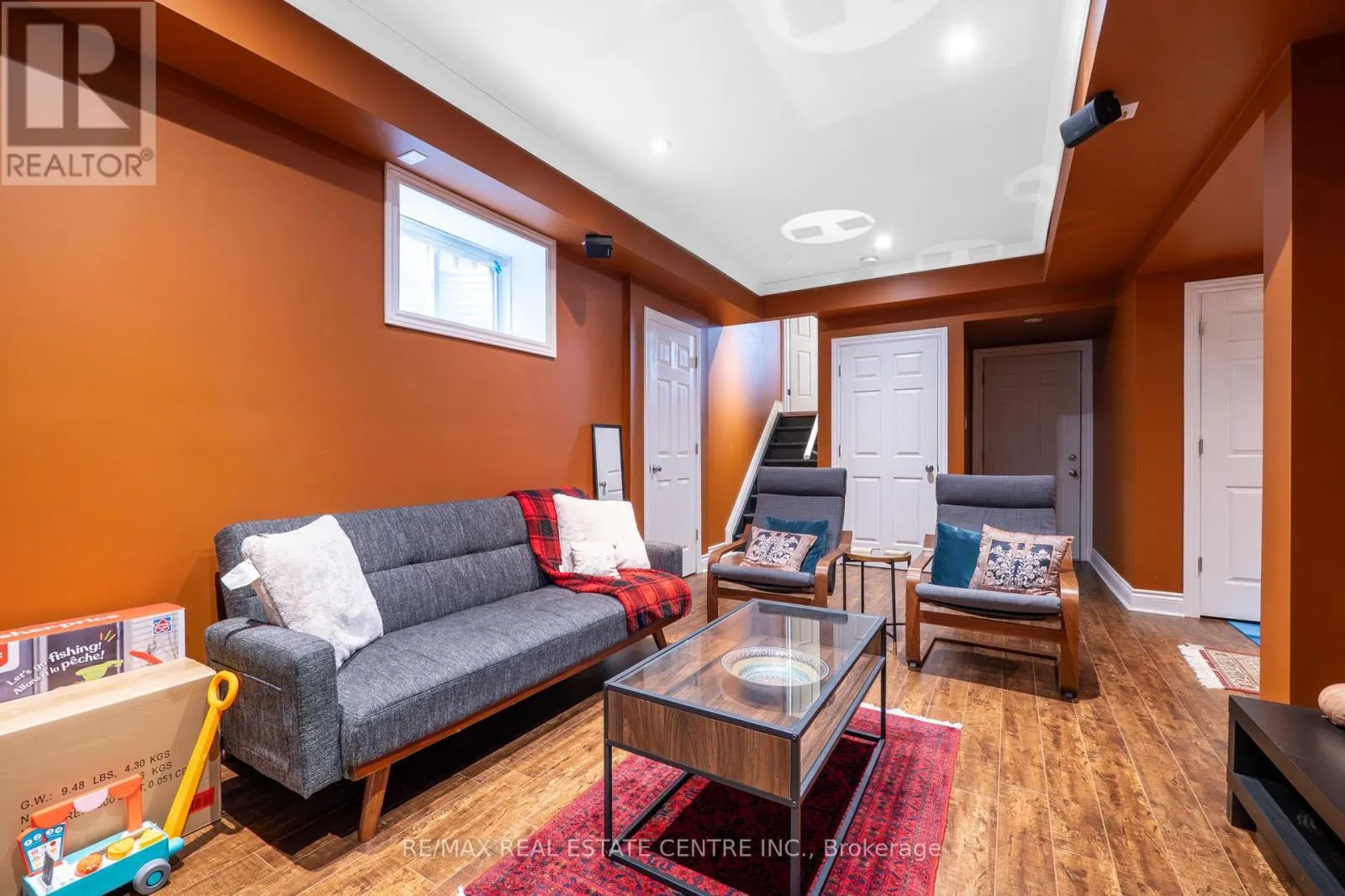 110 OAKES CRESCENT
