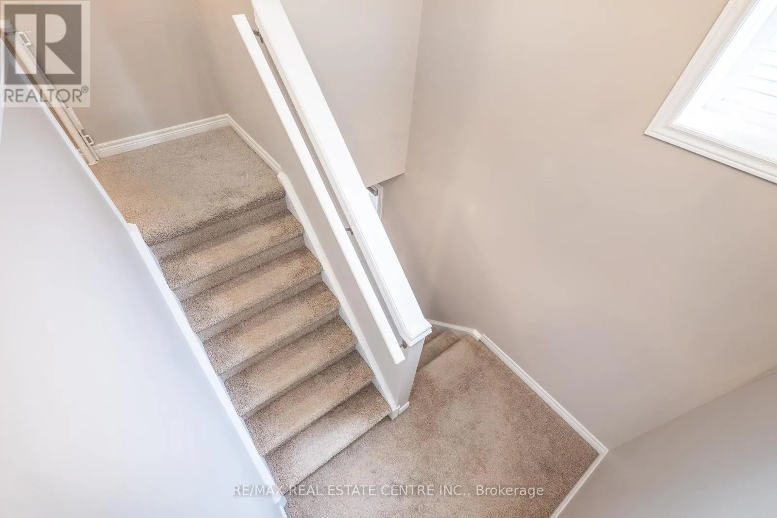 110 OAKES CRESCENT