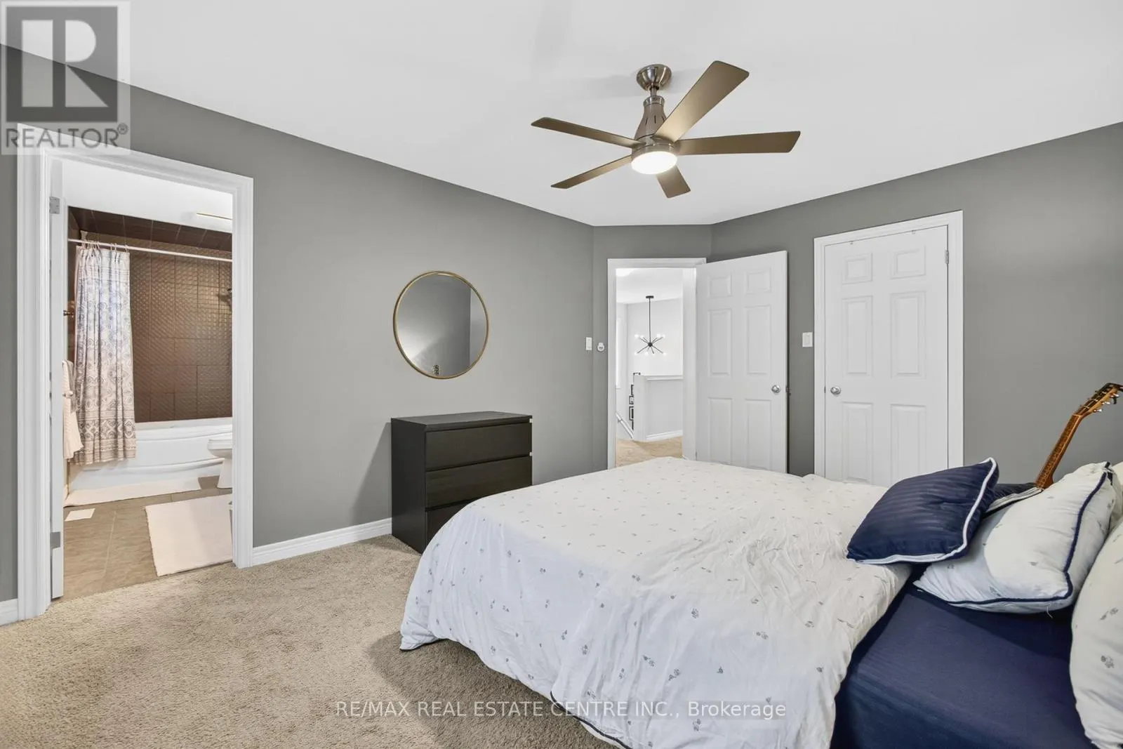 110 OAKES CRESCENT