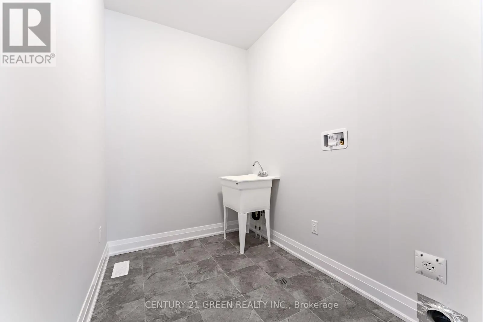 1447 UPPER THAMES DRIVE