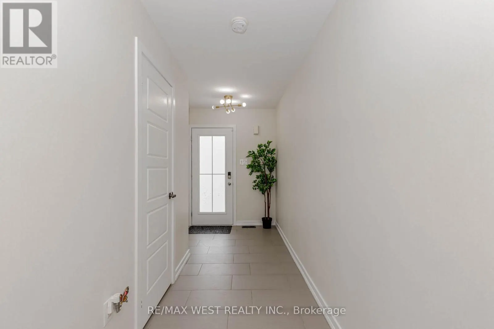 74 PAGEBROOK CRESCENT