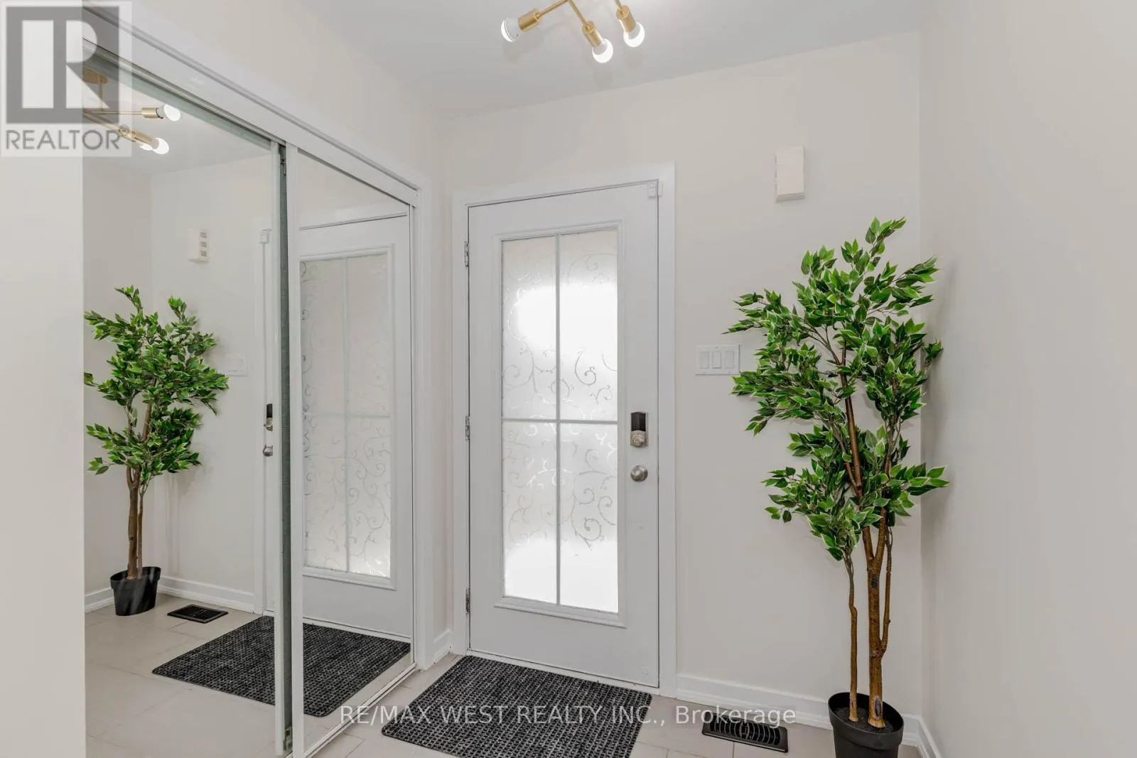 74 PAGEBROOK CRESCENT