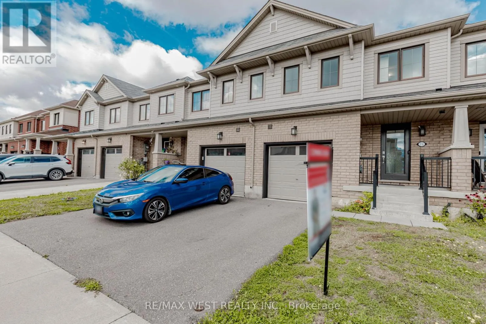 74 PAGEBROOK CRESCENT