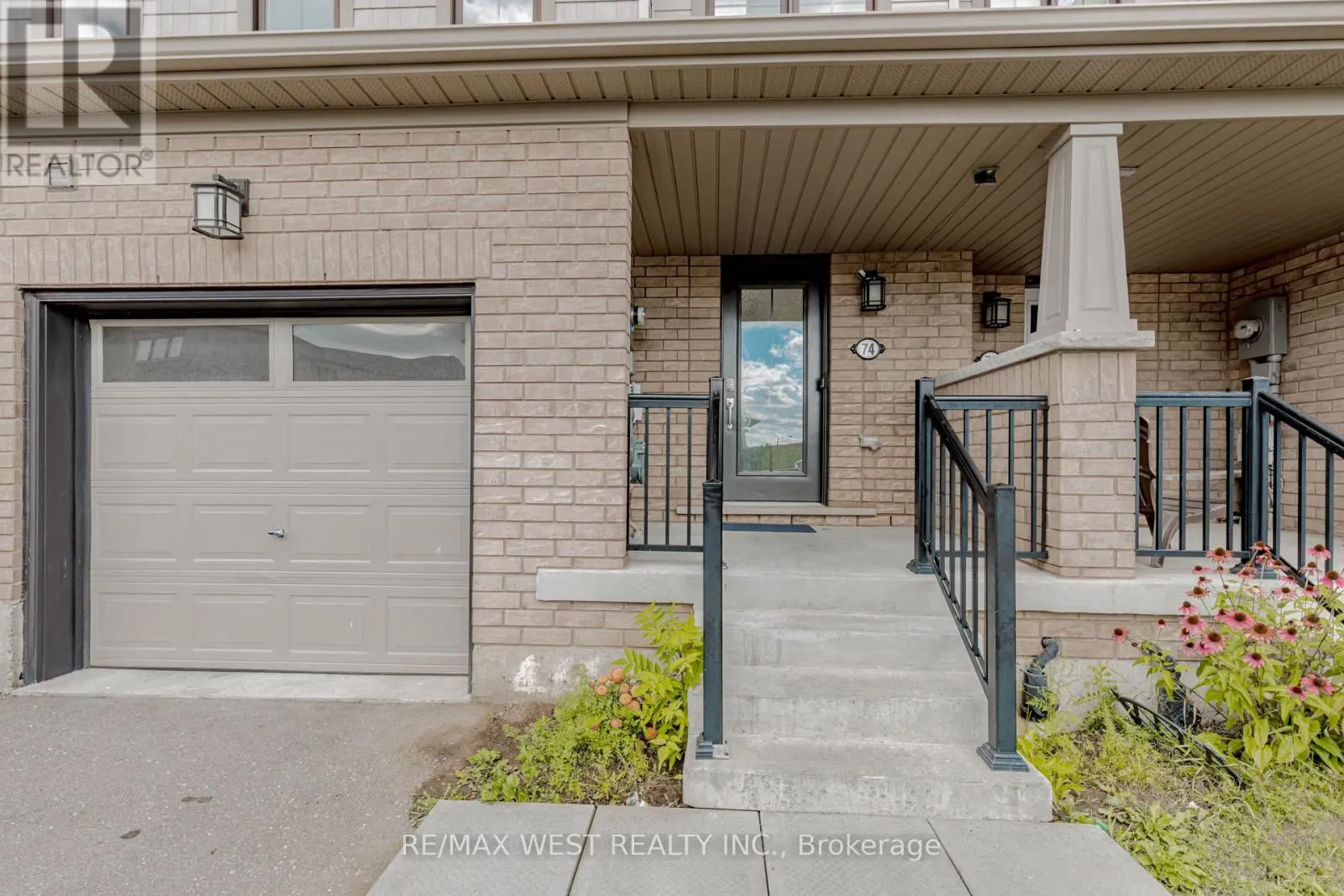 74 PAGEBROOK CRESCENT
