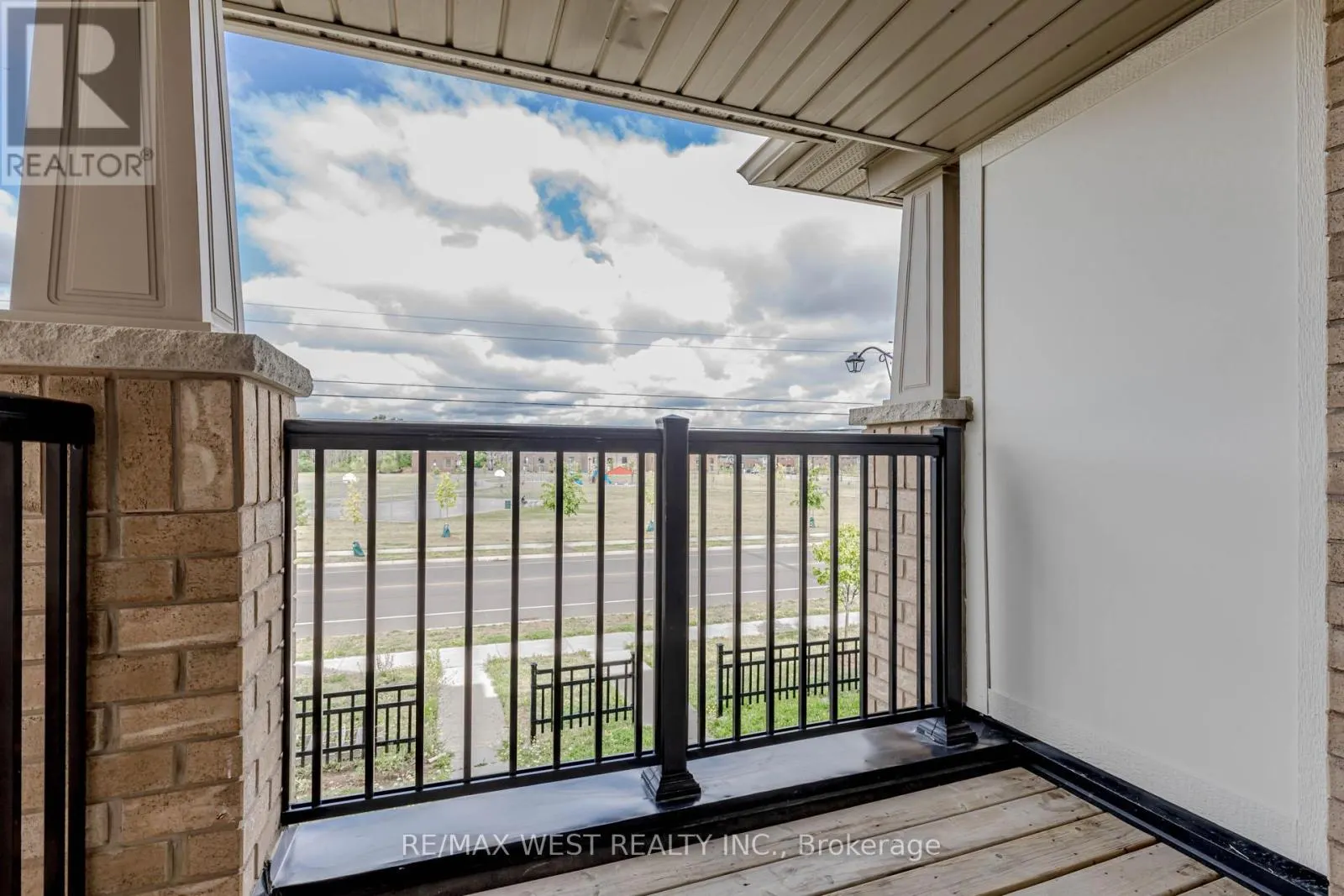 74 PAGEBROOK CRESCENT