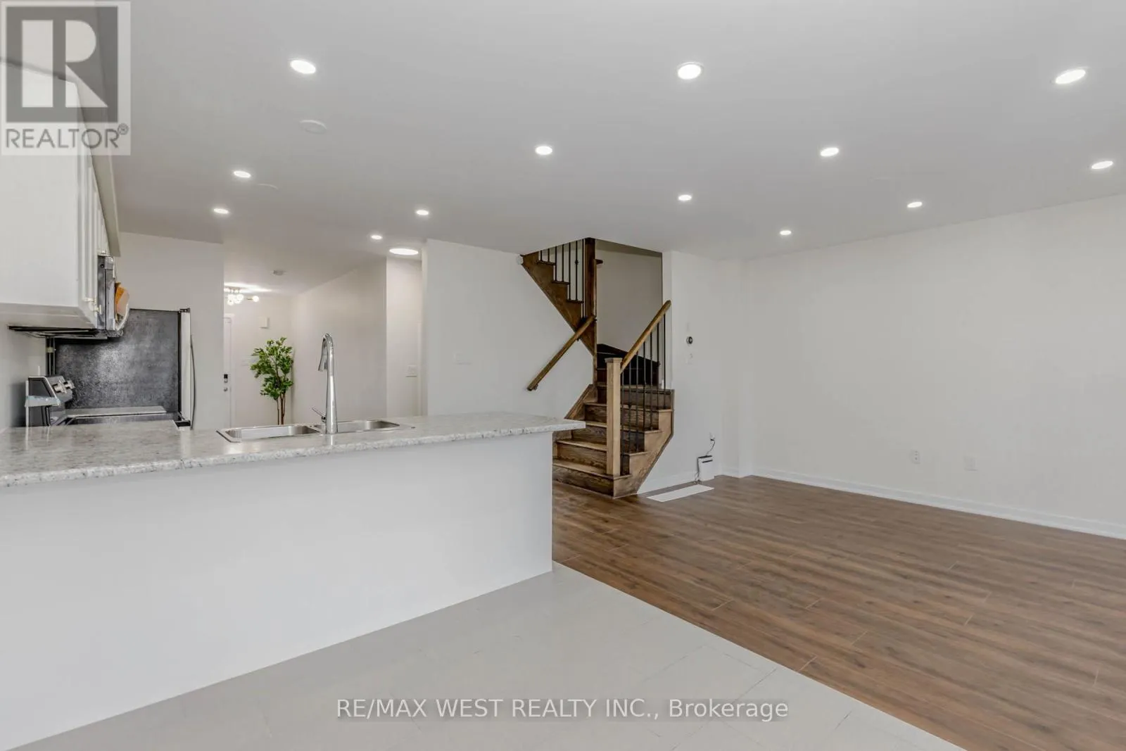 74 PAGEBROOK CRESCENT