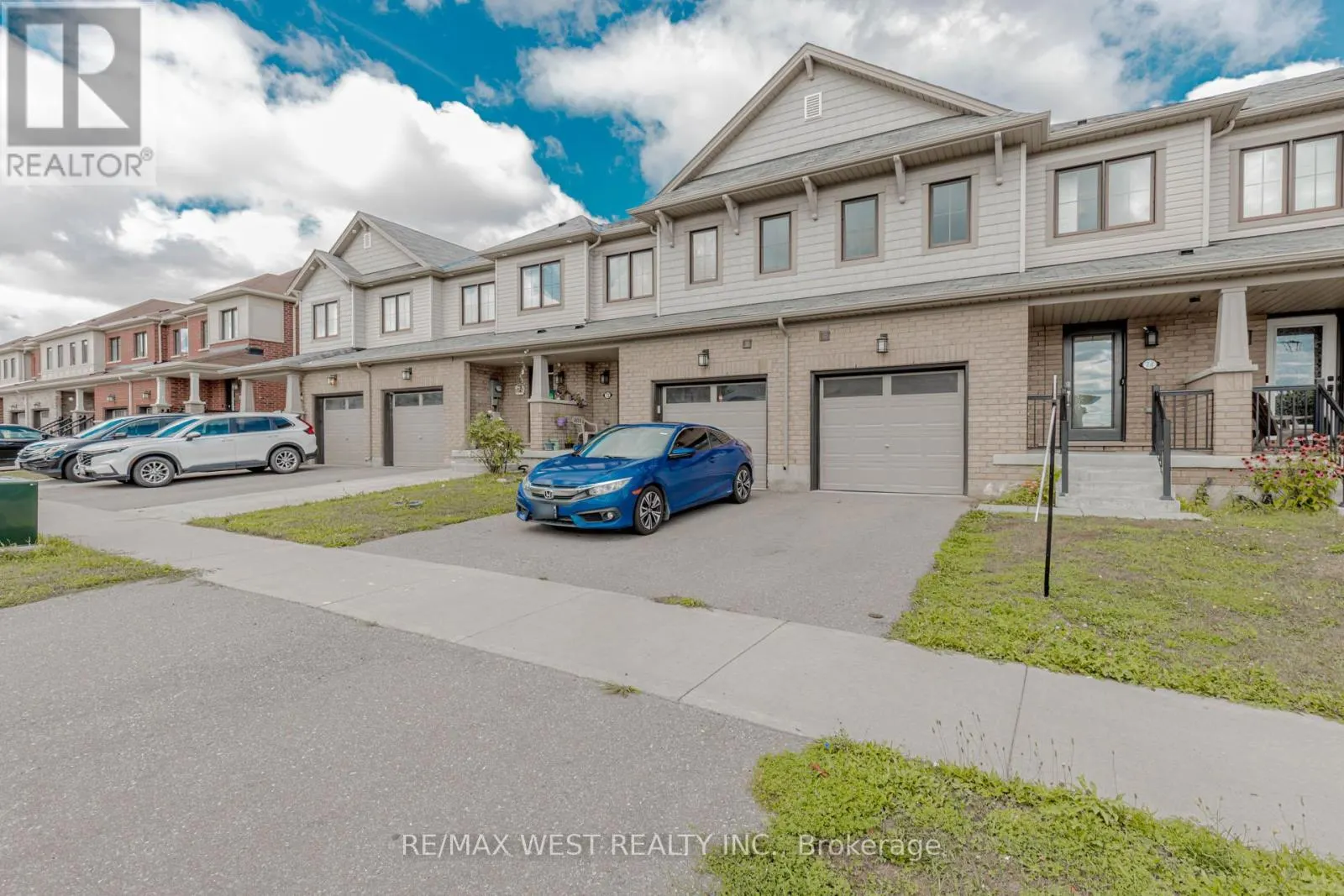 74 PAGEBROOK CRESCENT