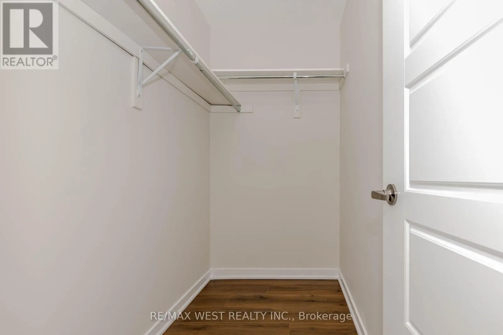 74 PAGEBROOK CRESCENT