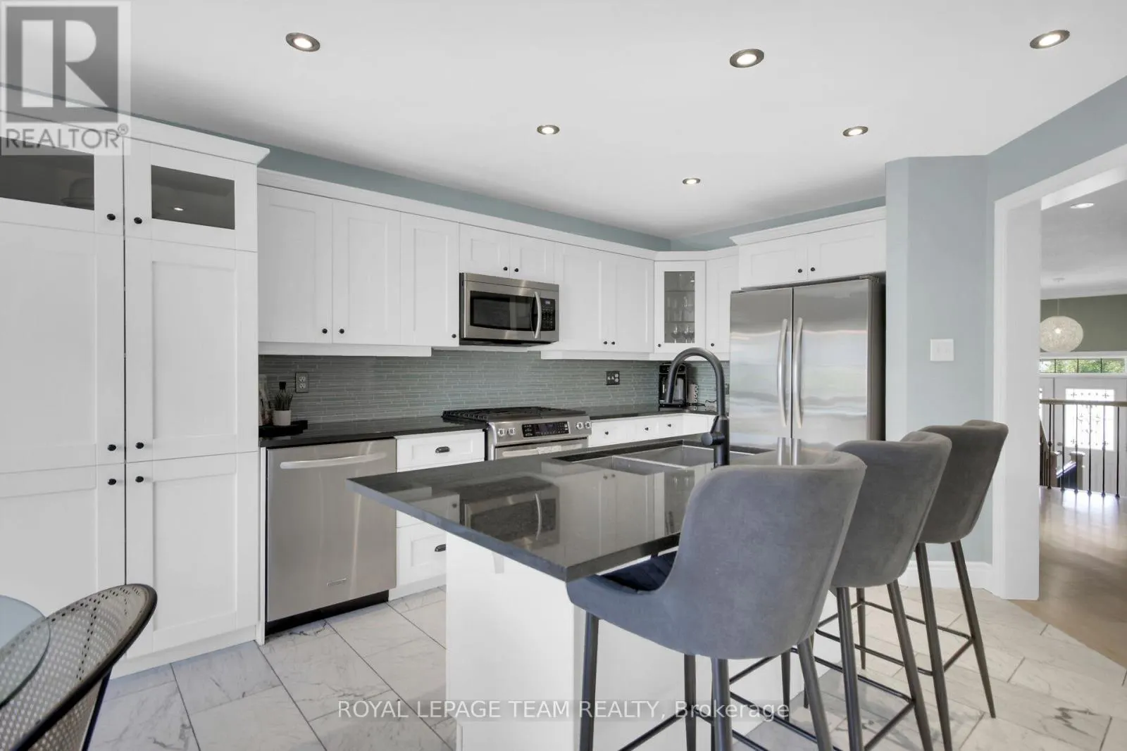 3516 CAMBRIAN ROAD
