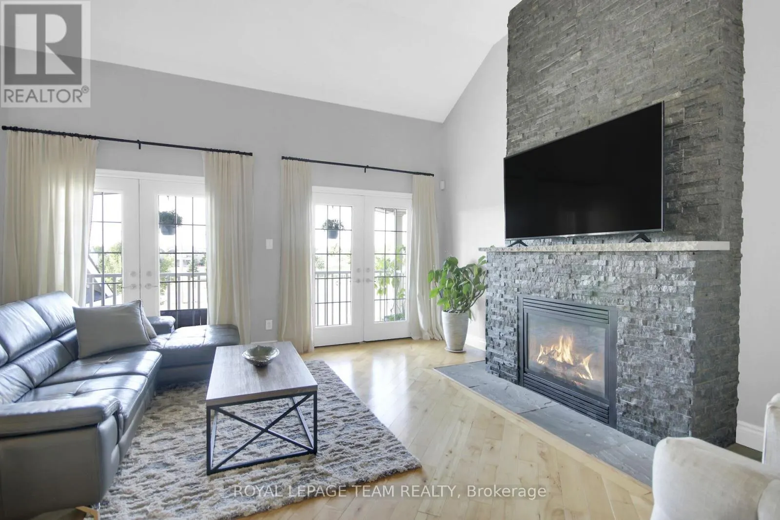 3516 CAMBRIAN ROAD
