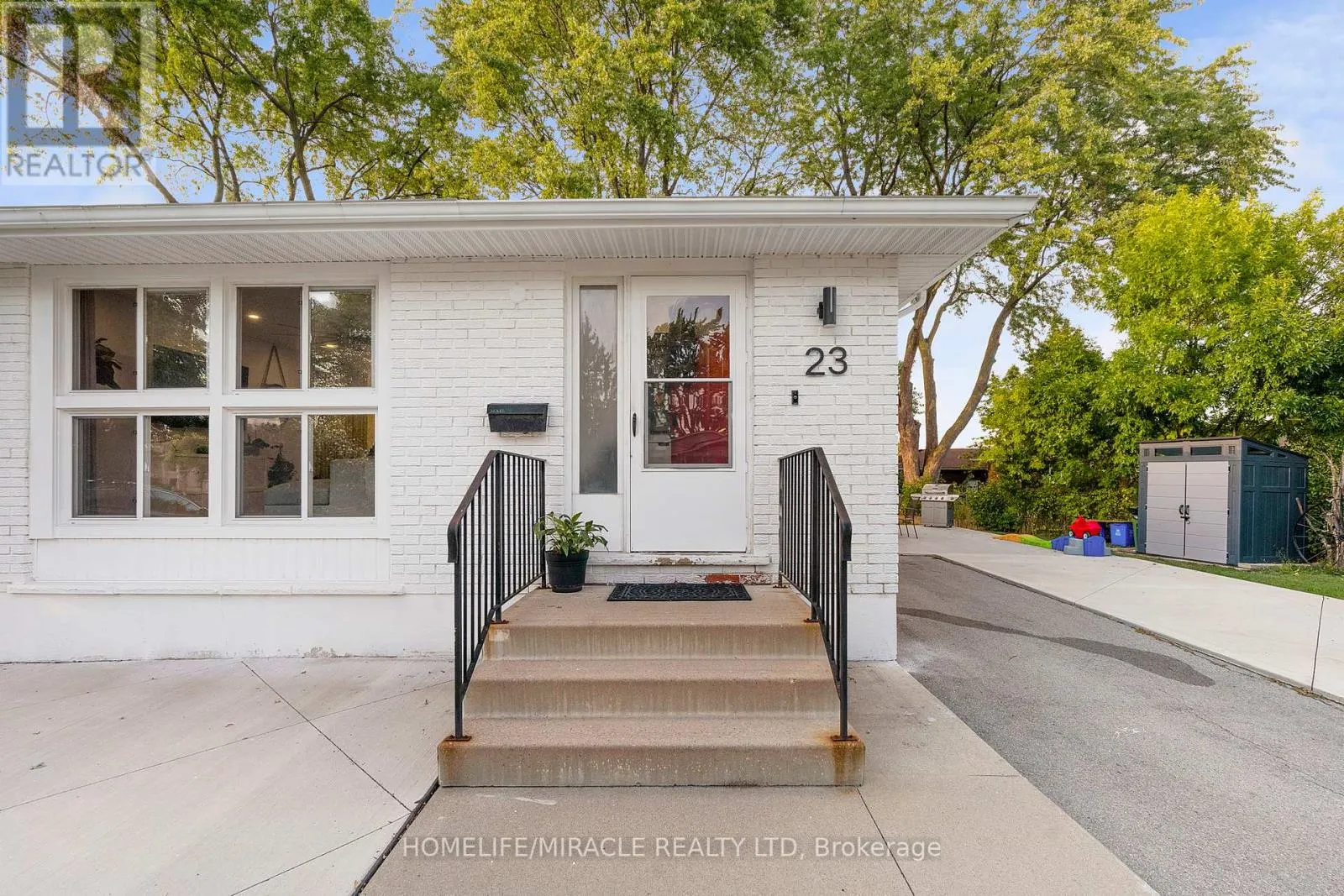 23 THORLEY DRIVE
