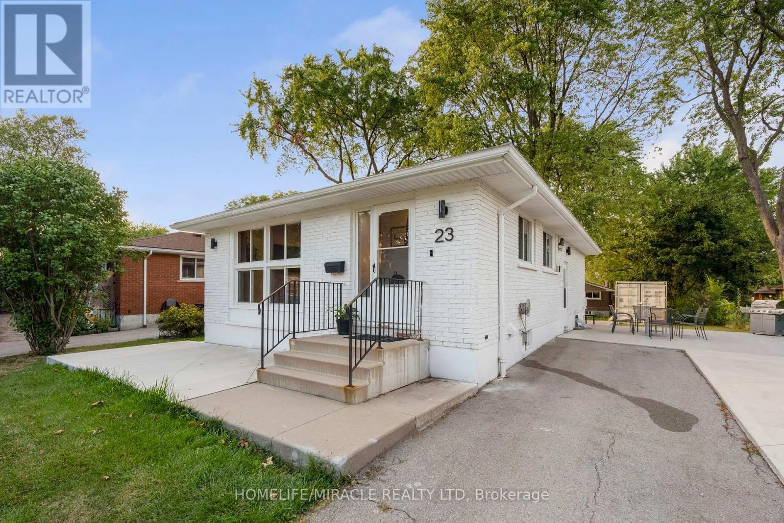 23 THORLEY DRIVE