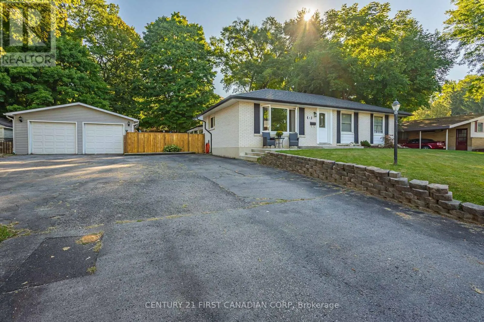 384 BRIARHILL AVENUE
