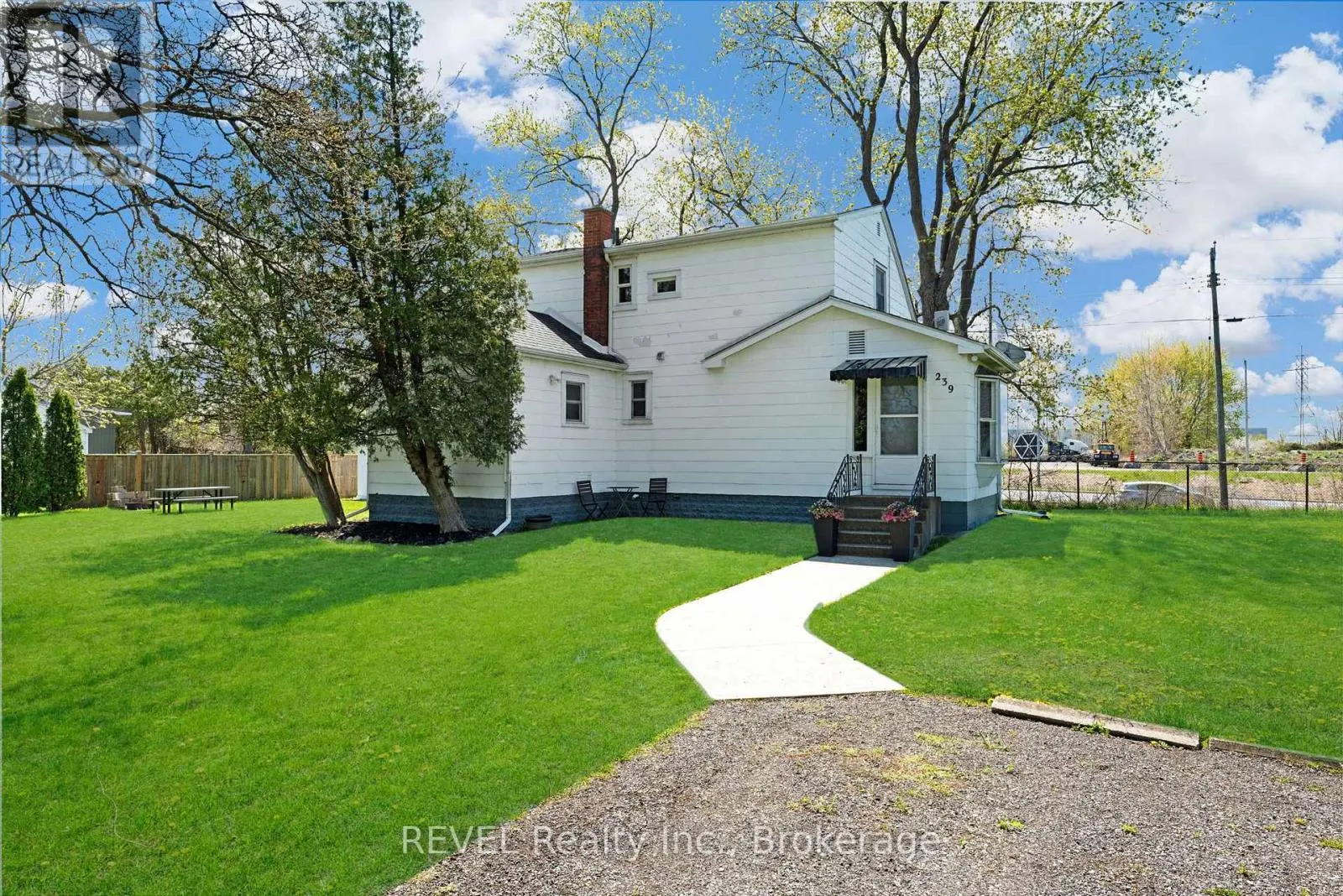 239 BECKEN CRESCENT