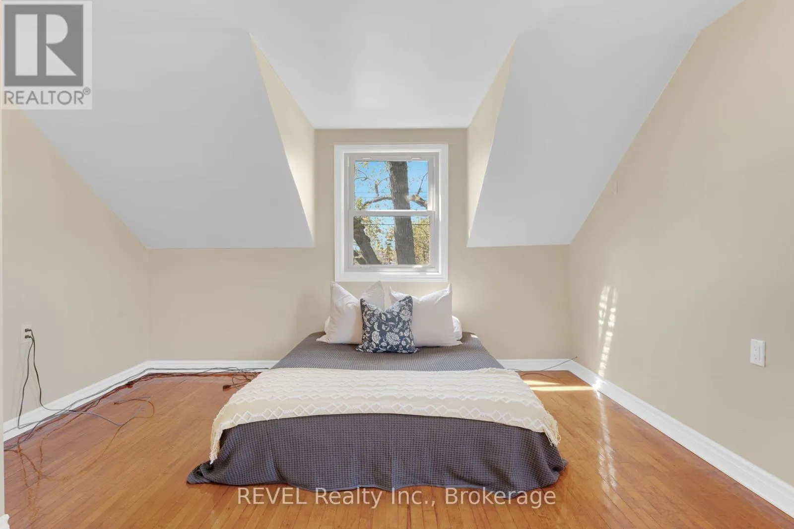 239 BECKEN CRESCENT