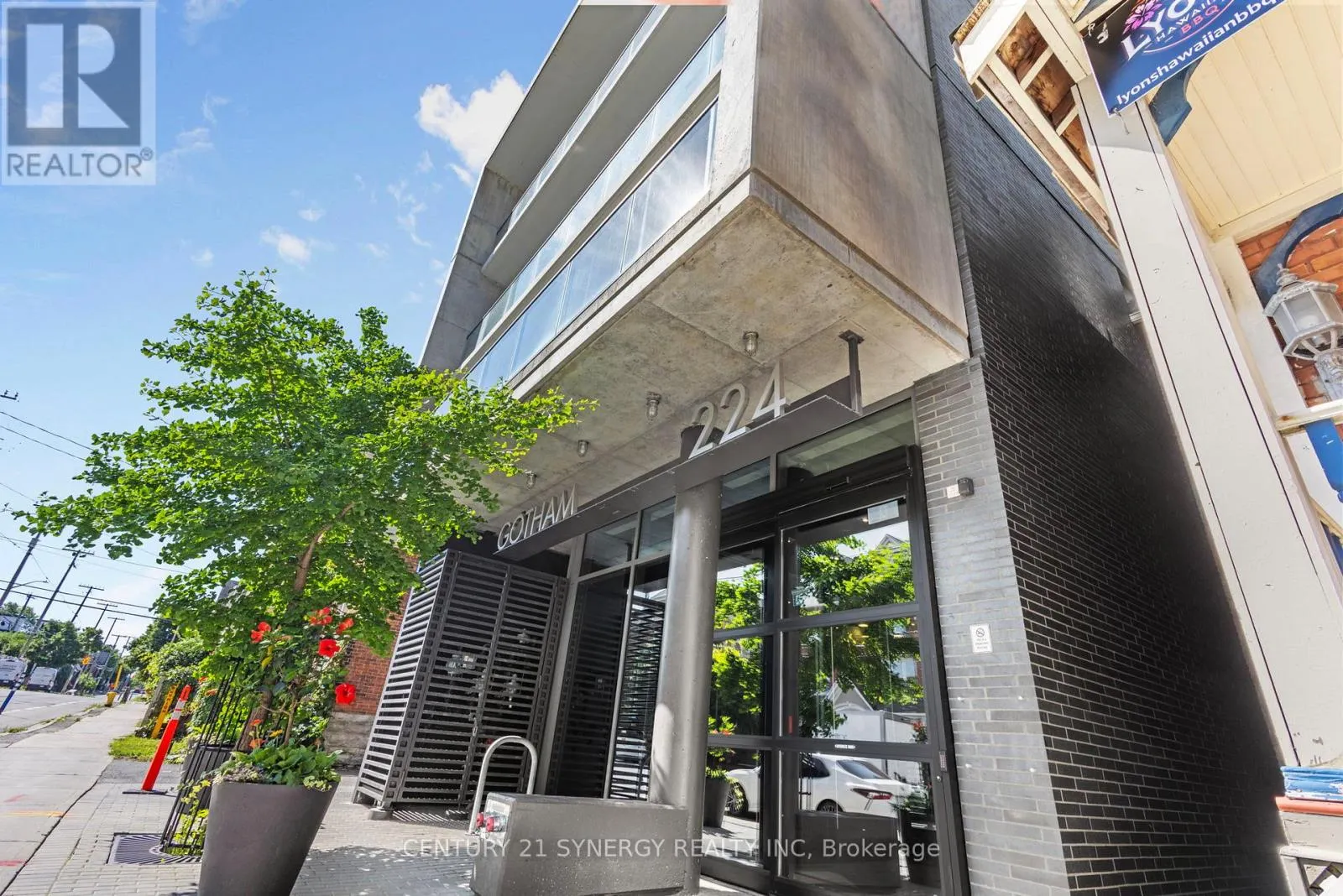 313 - 224 LYON STREET N