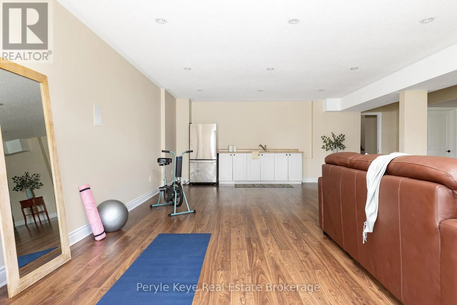 5 PRESCOTT CRESCENT