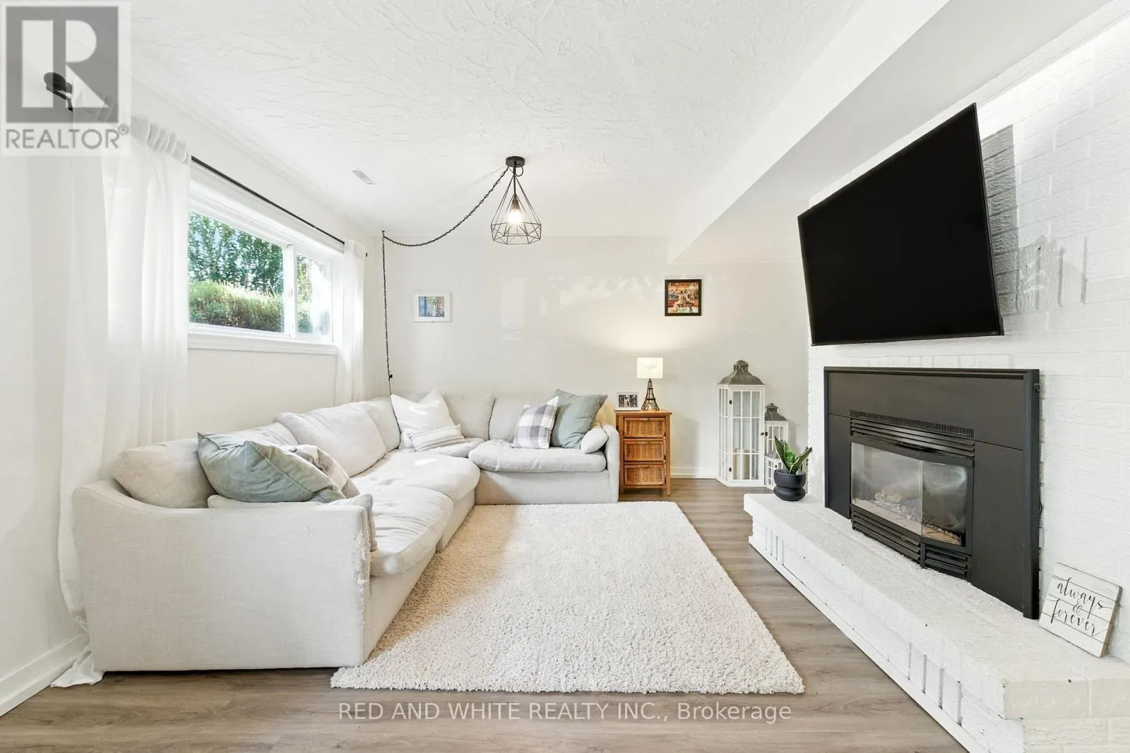 210 NORTHLAKE DRIVE