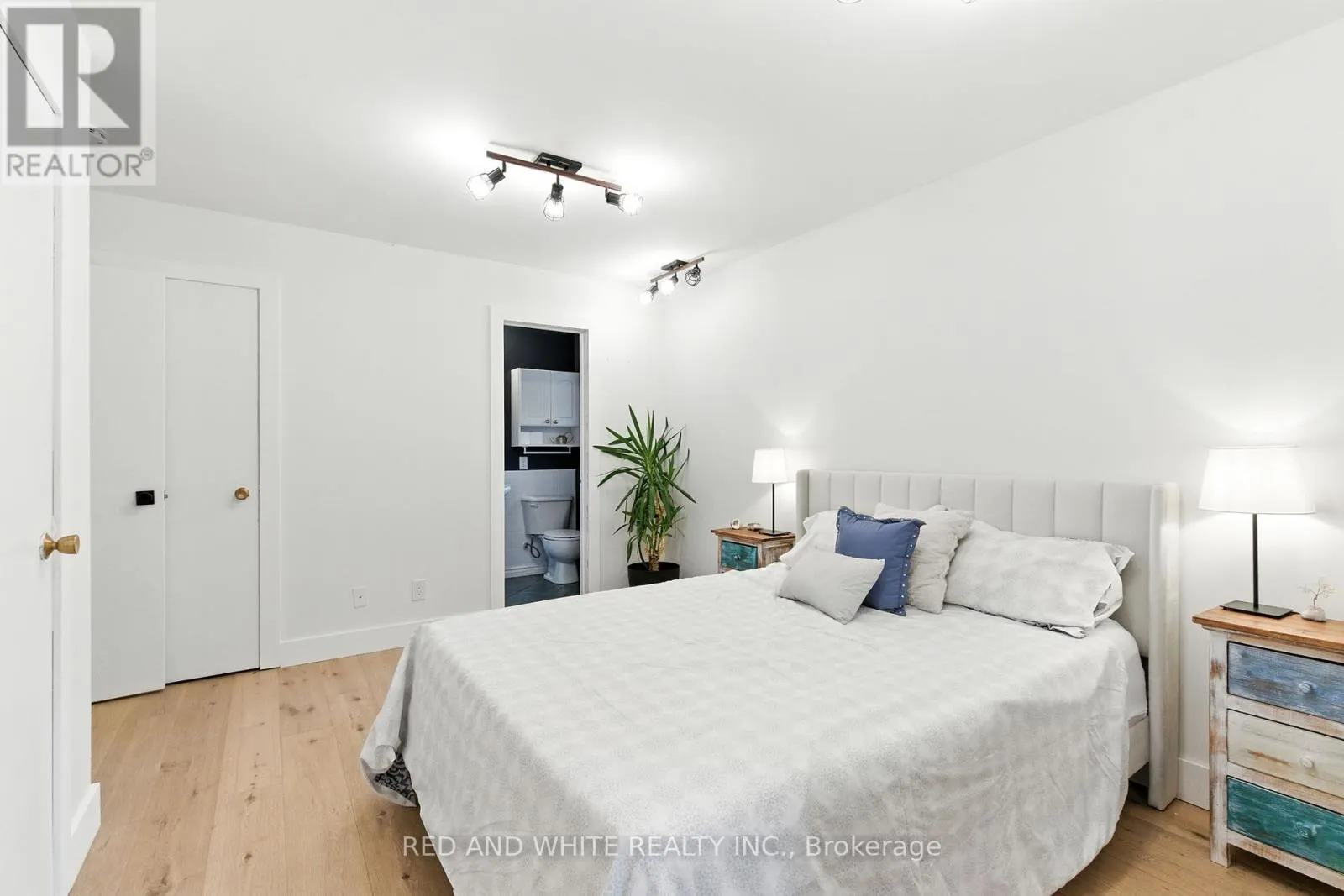 210 NORTHLAKE DRIVE