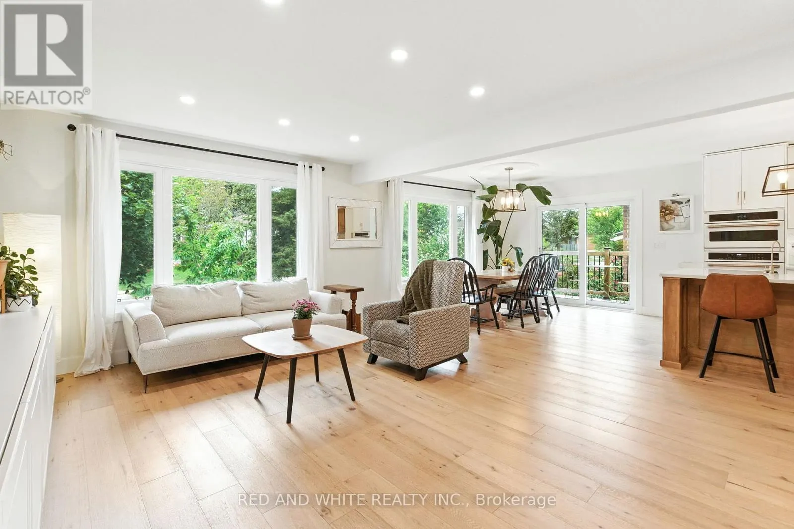 210 NORTHLAKE DRIVE
