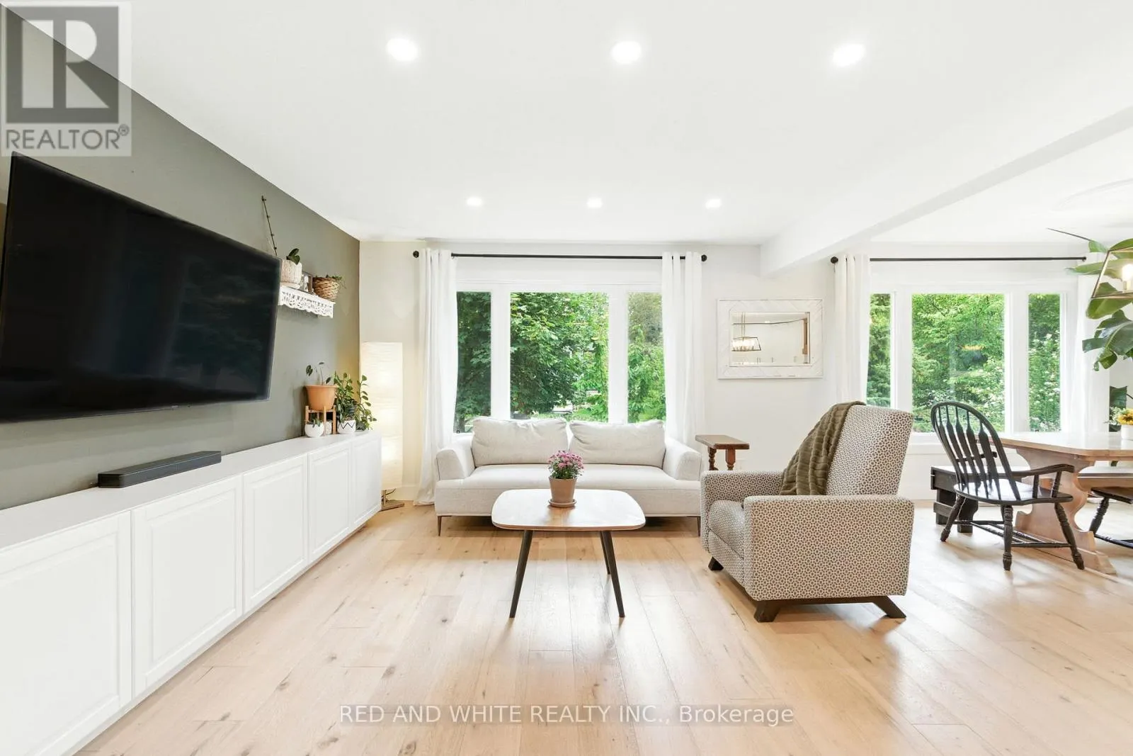 210 NORTHLAKE DRIVE