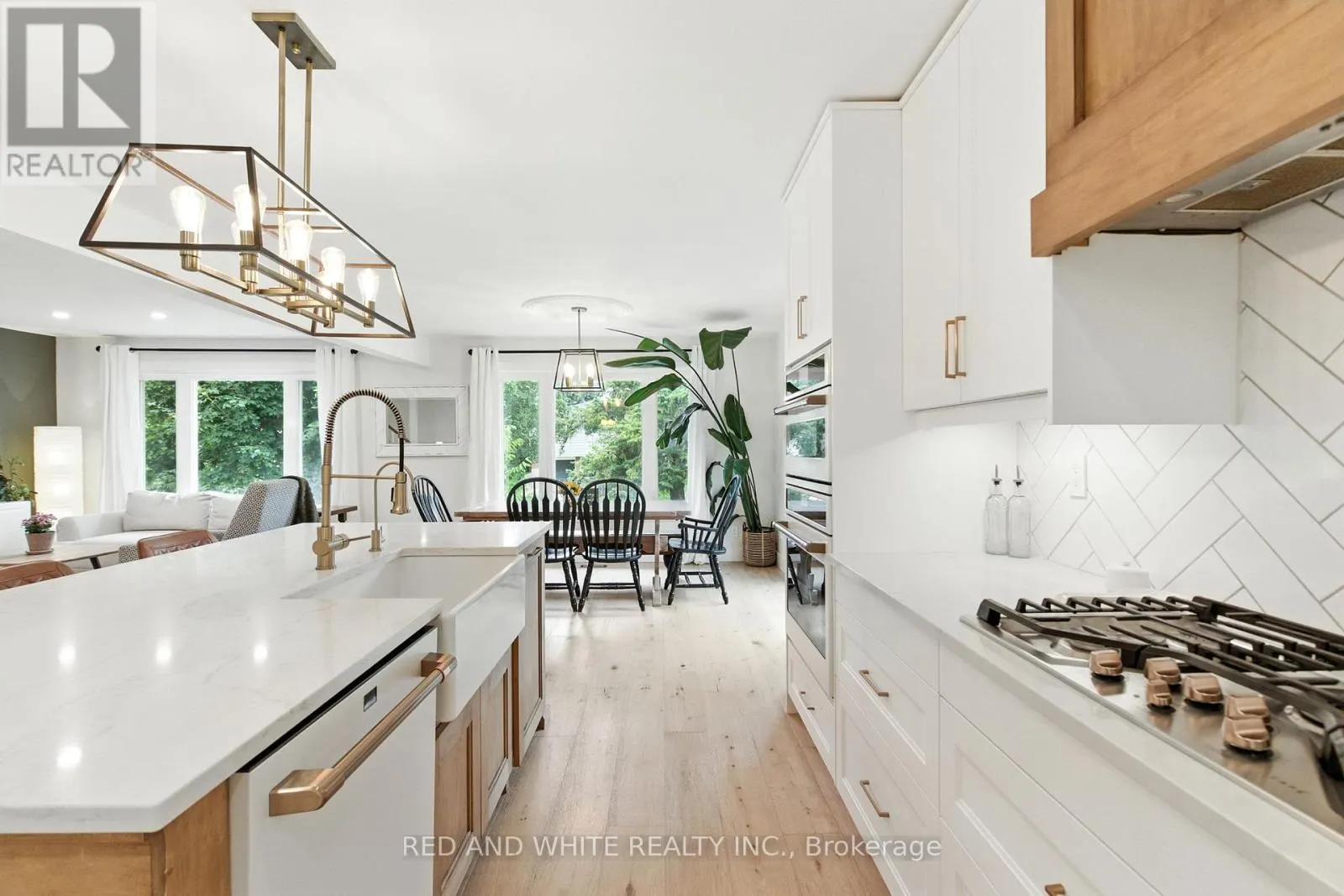 210 NORTHLAKE DRIVE